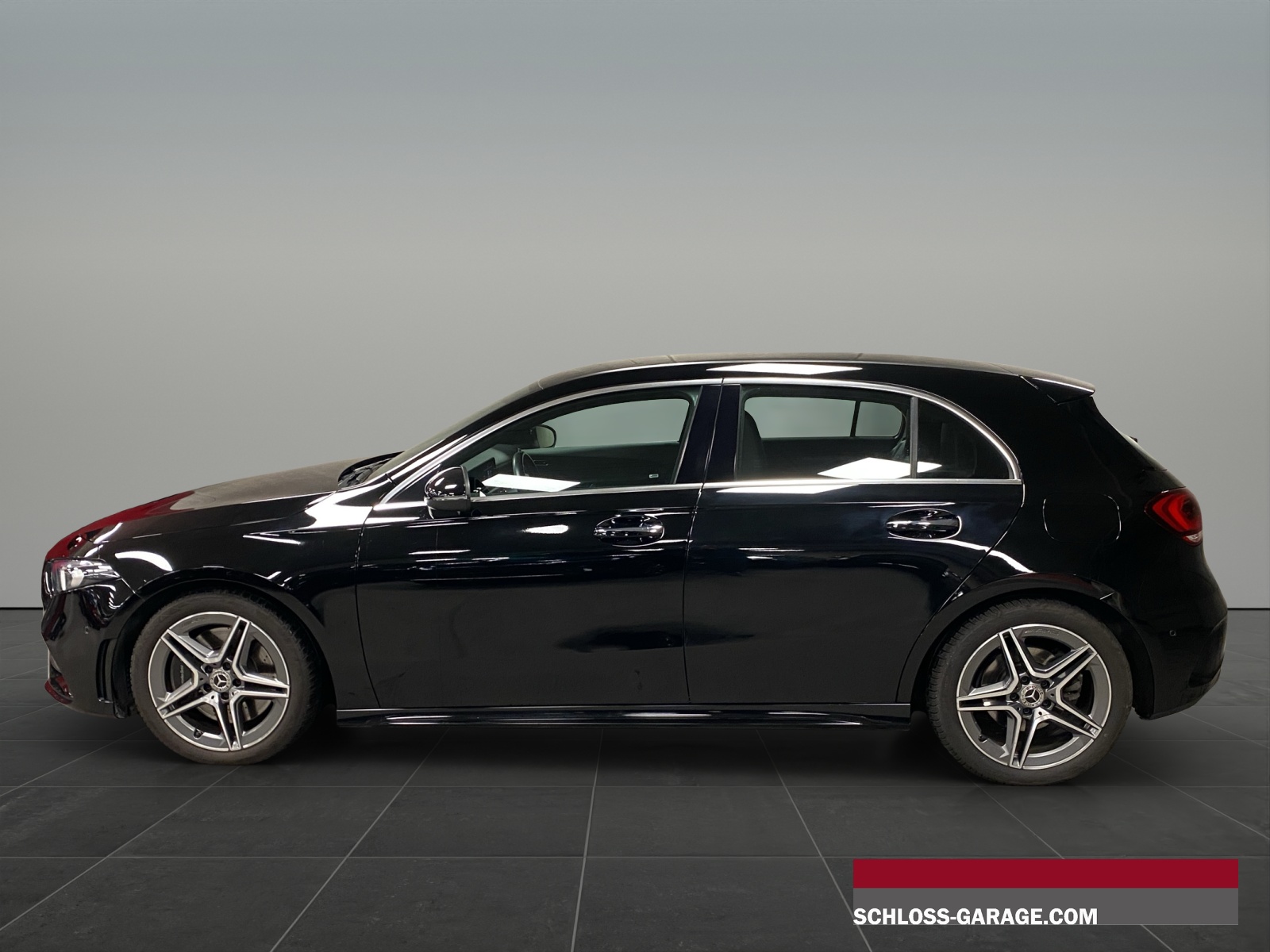 MERCEDES-BENZ A 250 4matic AMG Line Pre-image-2