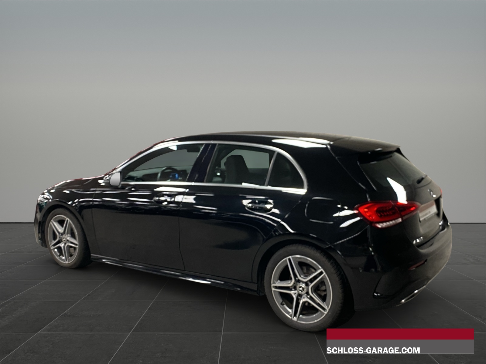 MERCEDES-BENZ A 250 4matic AMG Line Pre-image-3