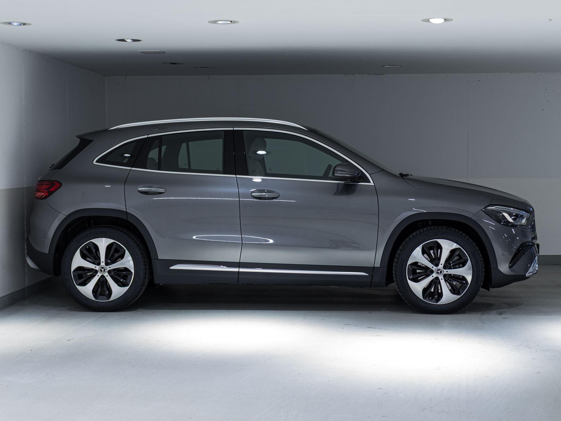 MERCEDES-BENZ GLA 250 4MATIC "Swiss Star"-image-1