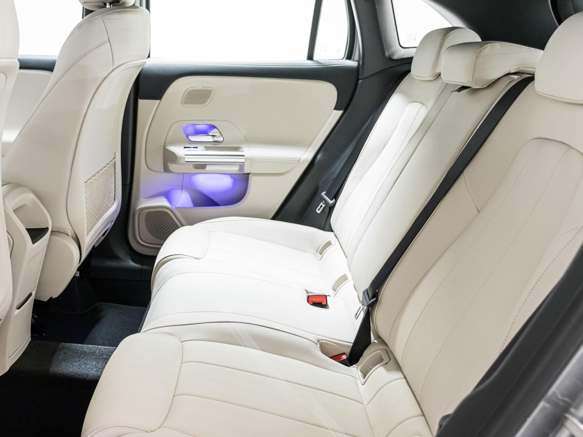 MERCEDES-BENZ GLA 250 4MATIC "Swiss Star"-image-7