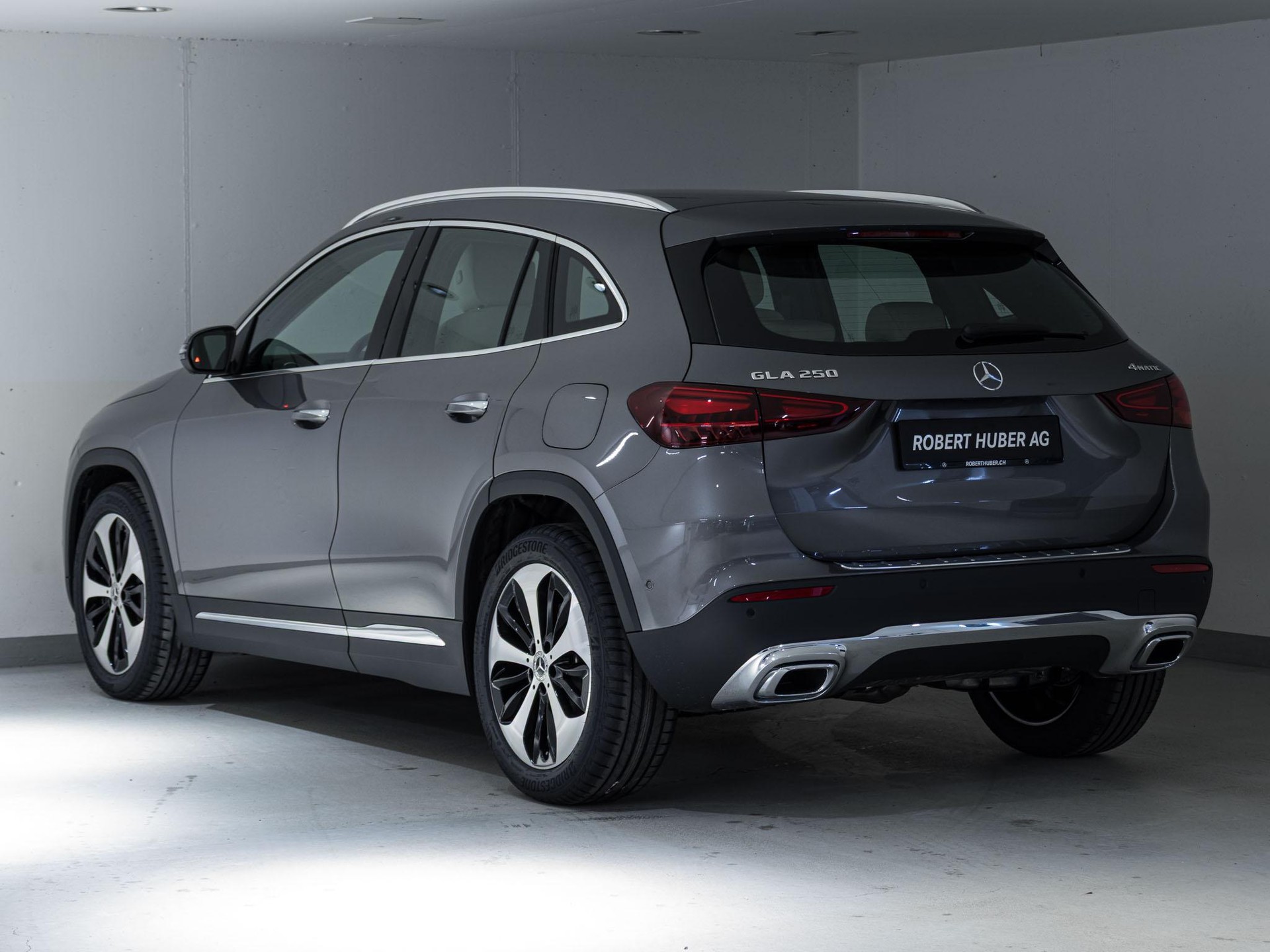 MERCEDES-BENZ GLA 250 4MATIC "Swiss Star"-image-3