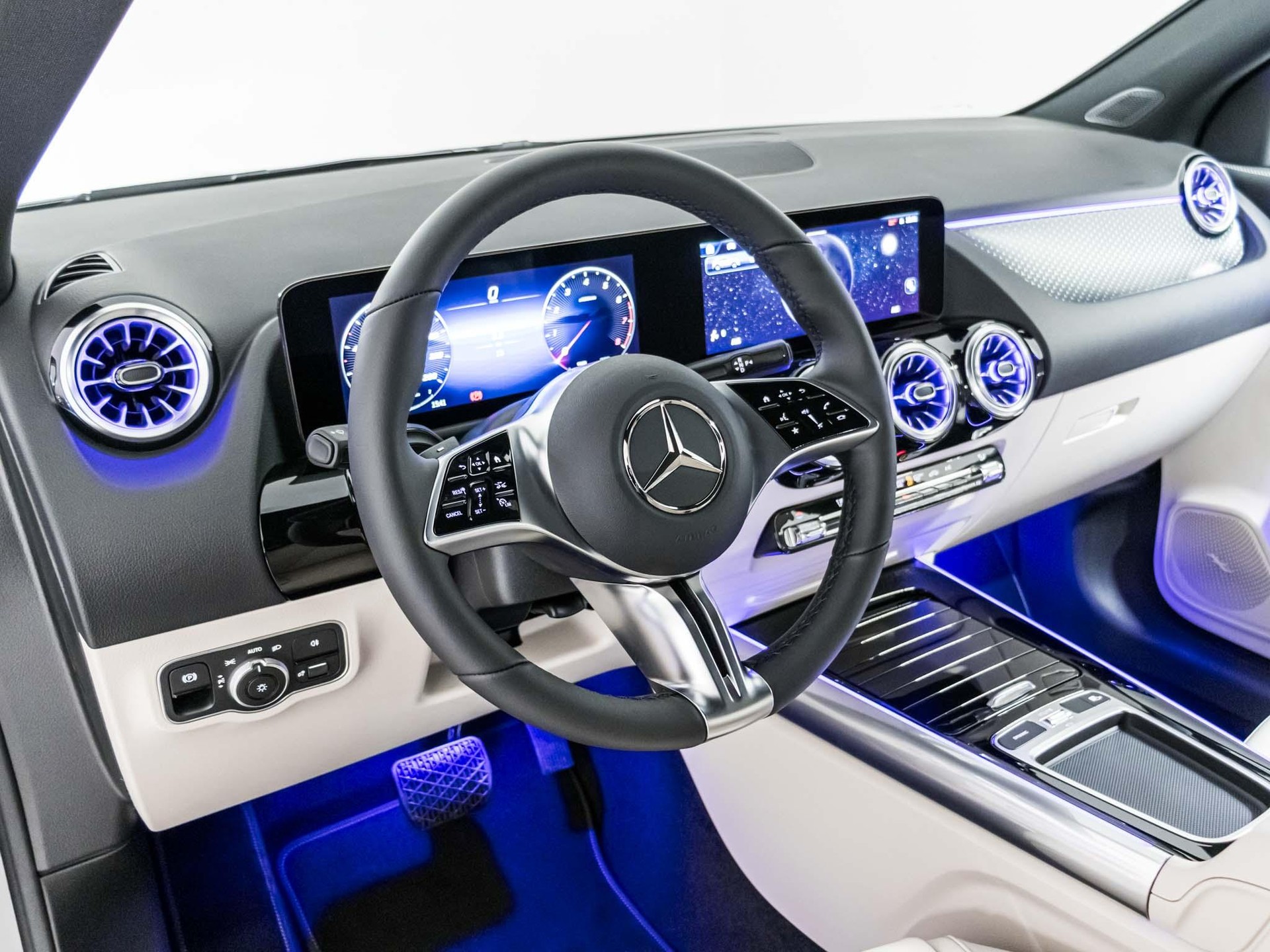 MERCEDES-BENZ GLA 250 4MATIC "Swiss Star"-image-8