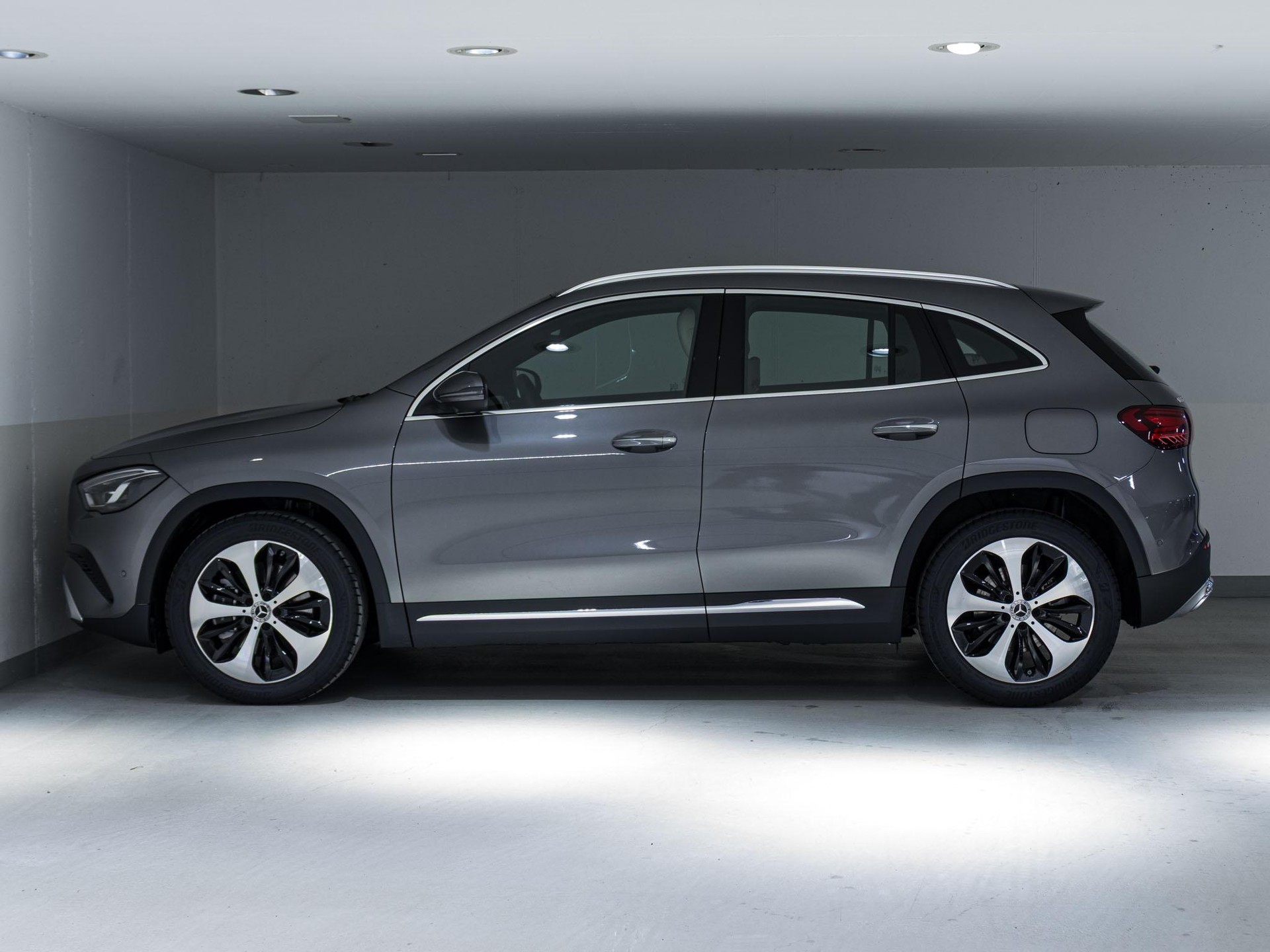 MERCEDES-BENZ GLA 250 4MATIC "Swiss Star"-image-4