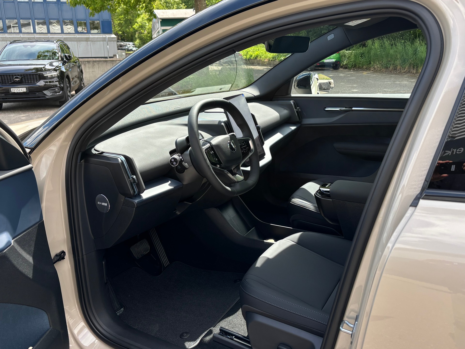 VOLVO EX30 P8 Ultra AWD-showroom-element-2