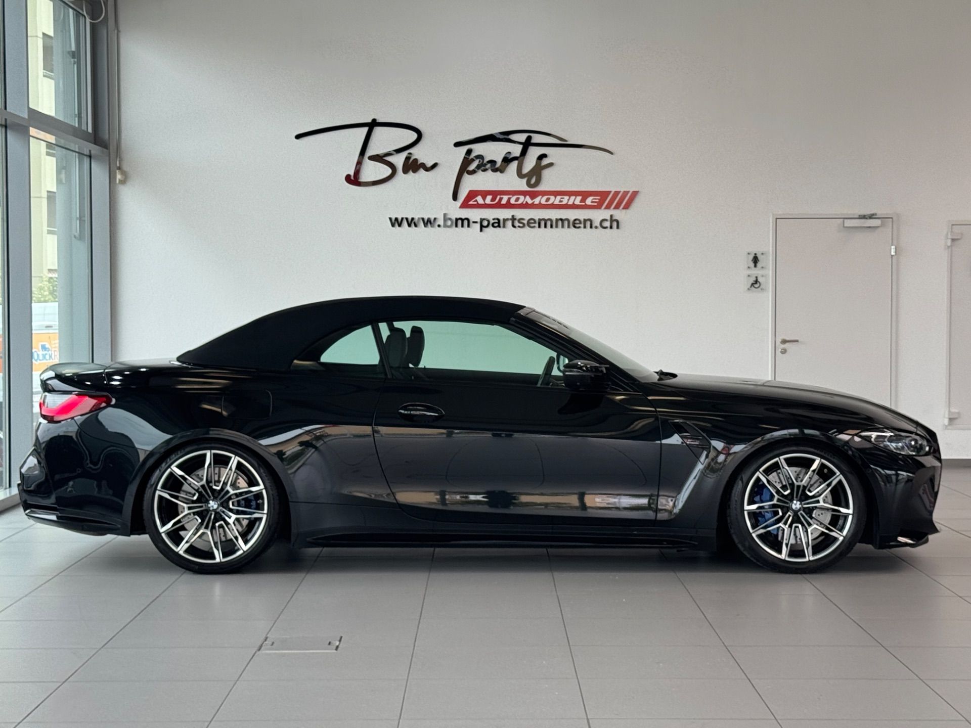 BMW M4 Cabrio Competition M xDrive-image-8