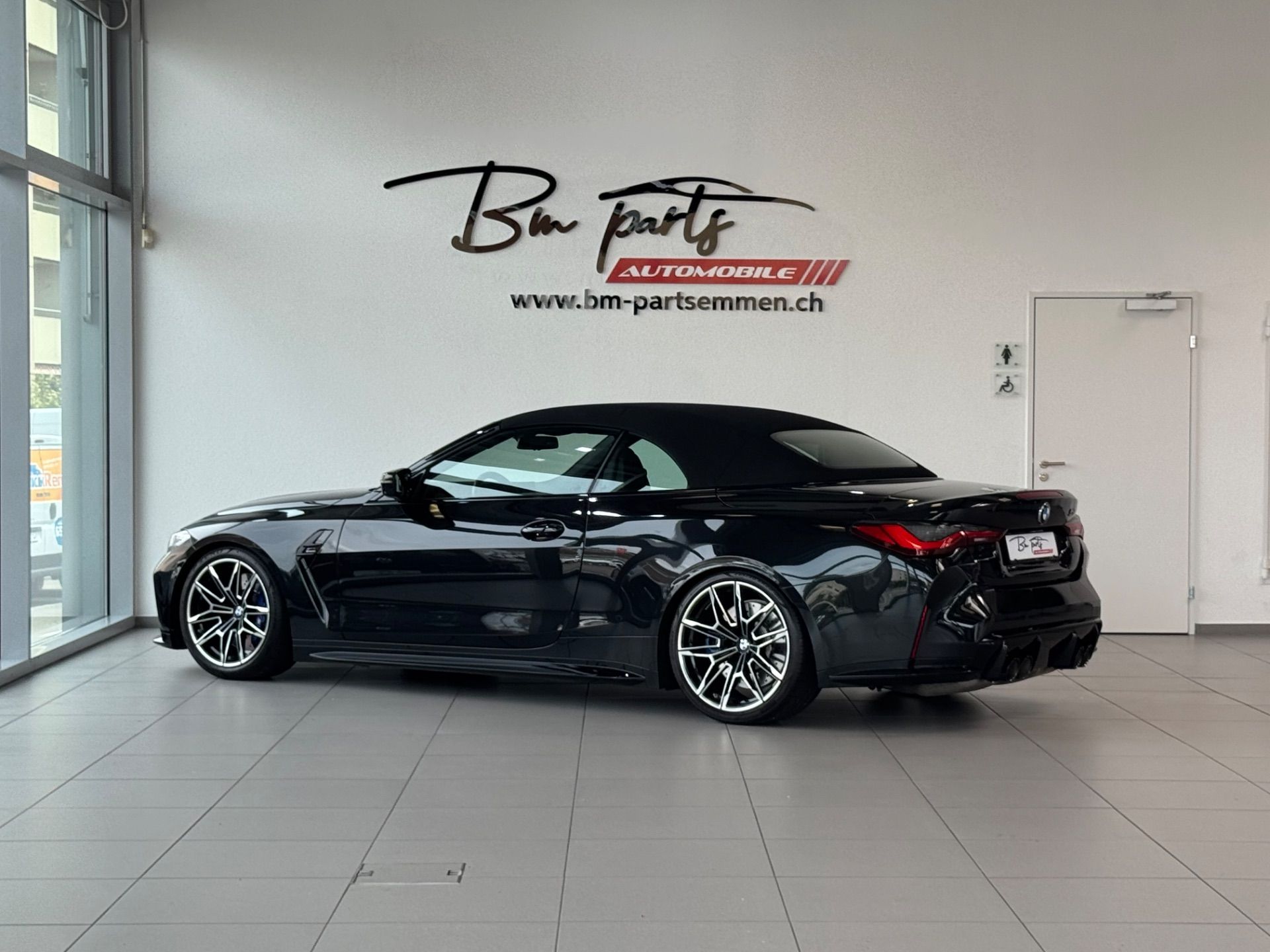 BMW M4 Cabrio Competition M xDrive-image-4