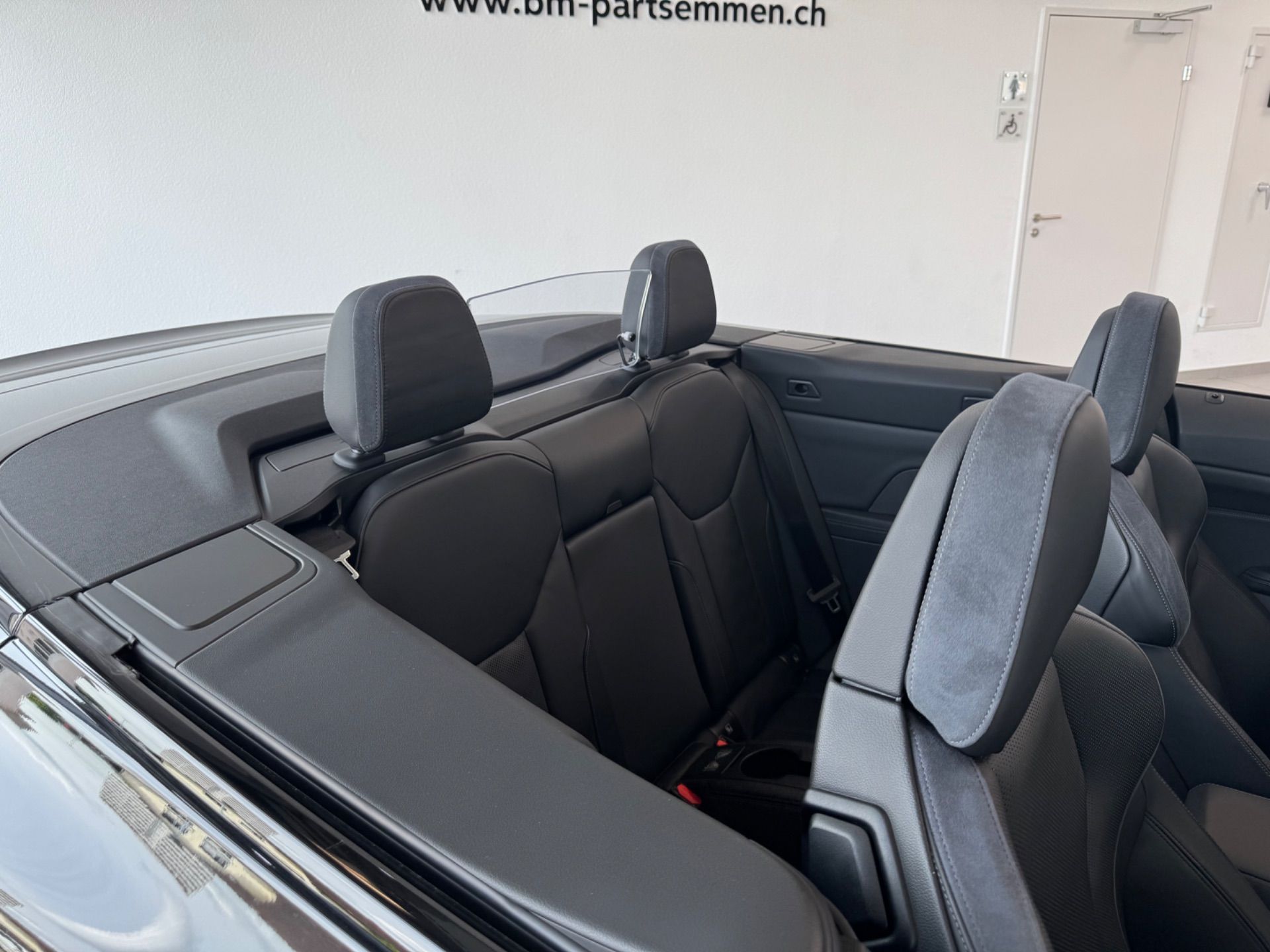 BMW M4 Cabrio Competition M xDrive-image-14