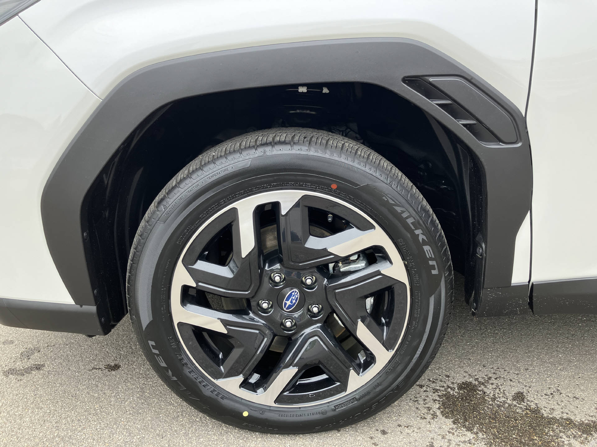 SUBARU Forester Station 2.0i e-Boxer Swiss Plus-image-3