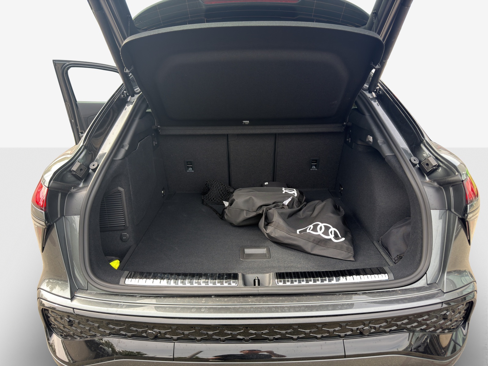 AUDI Q3 SUV e-hybrid 200 kW S tronig-image-12