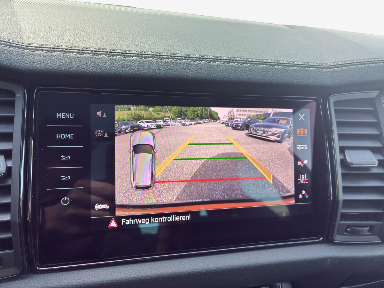 SKODA Kodiaq 2.0 TSI 4x4 SportLine-image-13