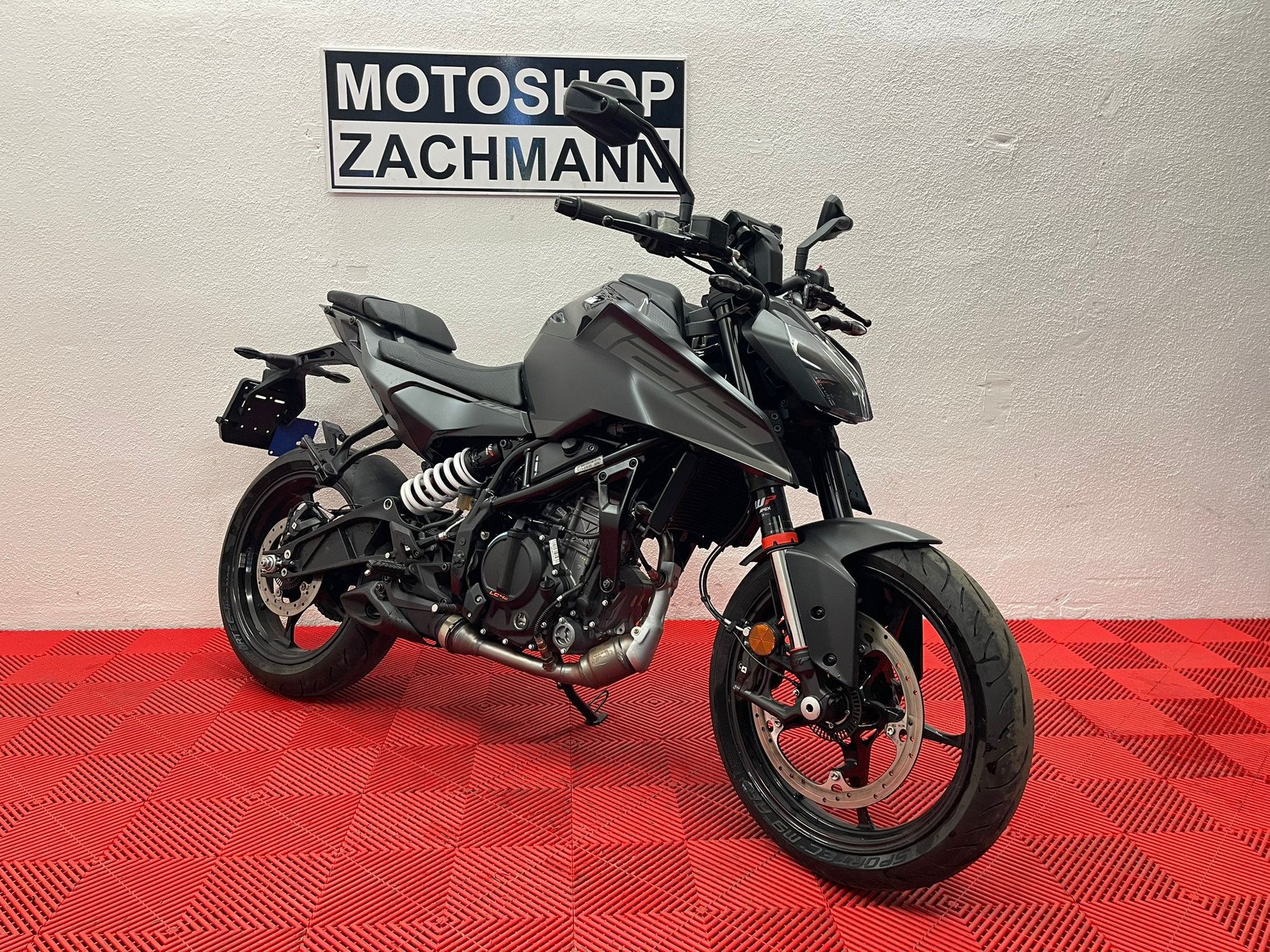KTM 125 Duke-showroom-element-1