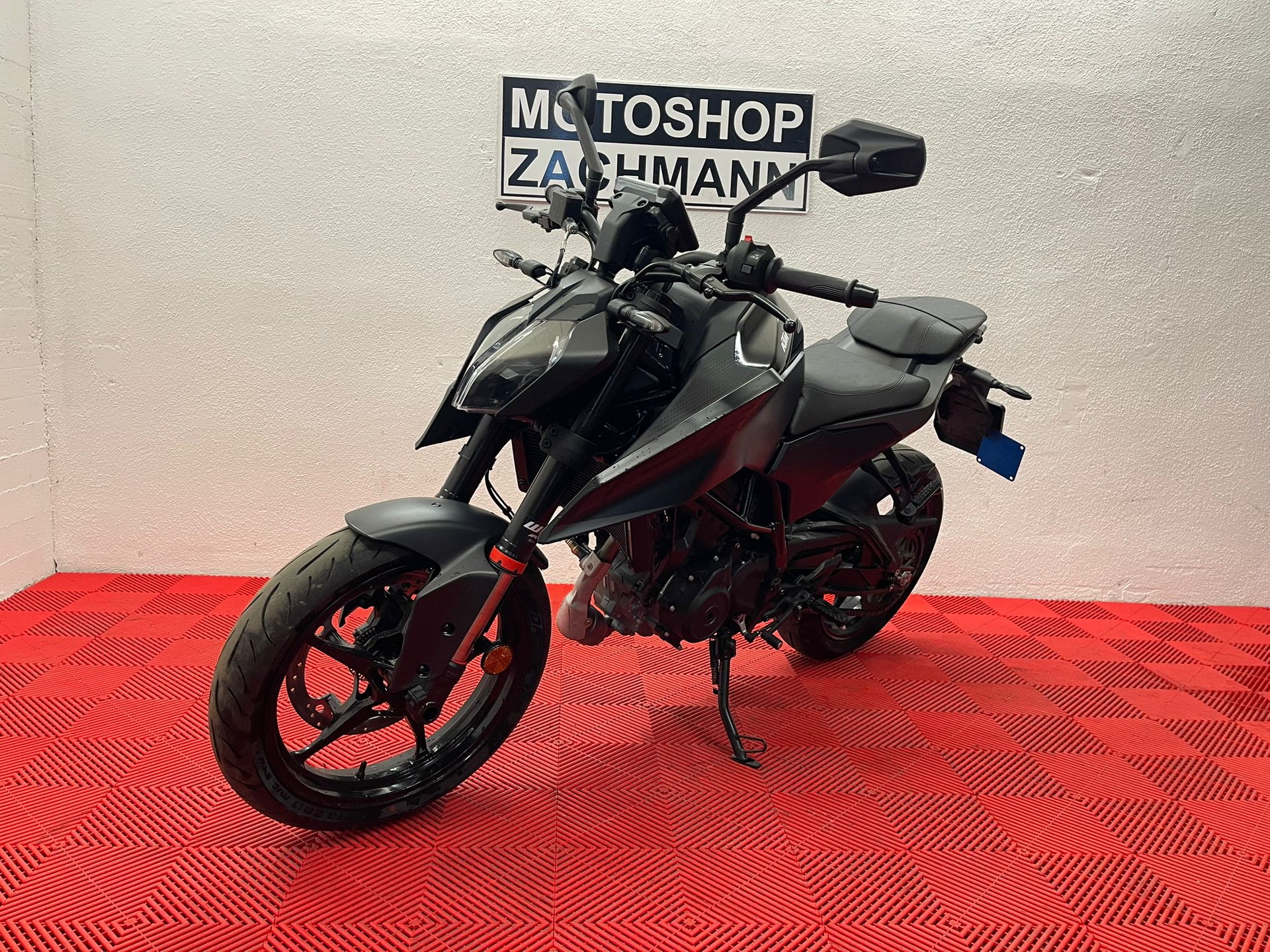KTM 125 Duke-showroom-element-2