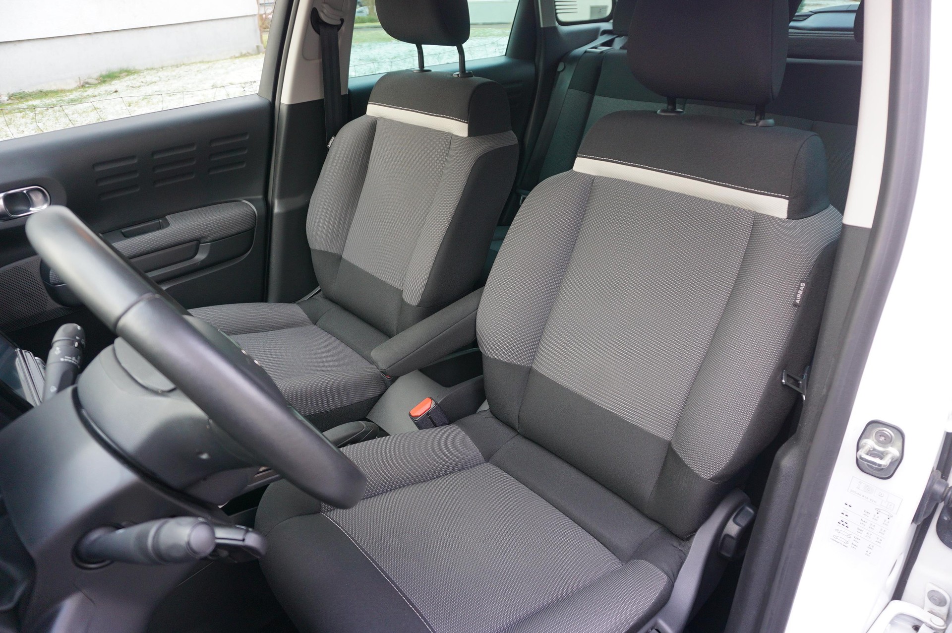CITROEN C3 Aircross 1.2 PureTech 130 Swiss Edition-image-7