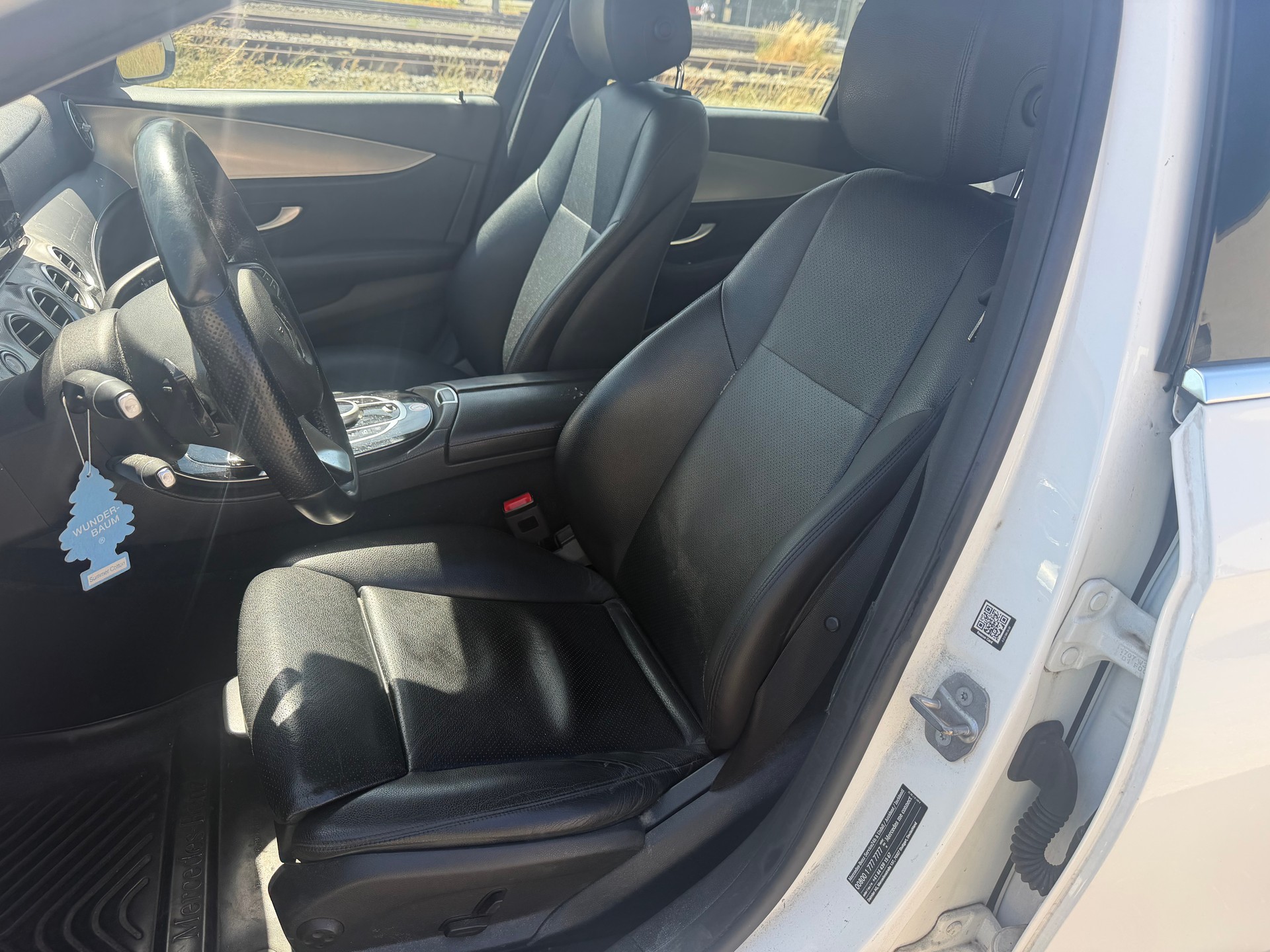 MERCEDES-BENZ E 220 d Exclusive 4Matic 9G-Tronic-image-11