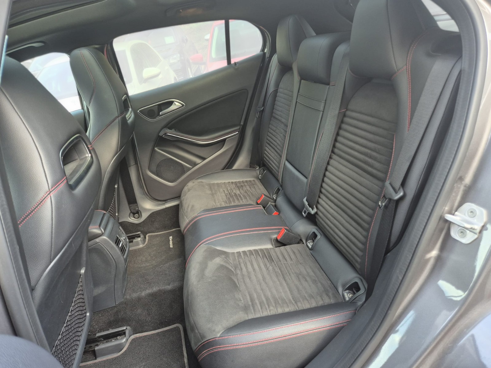 MERCEDES-BENZ GLA 200 CDI AMG Line 4Matic 7G-DCT-image-11