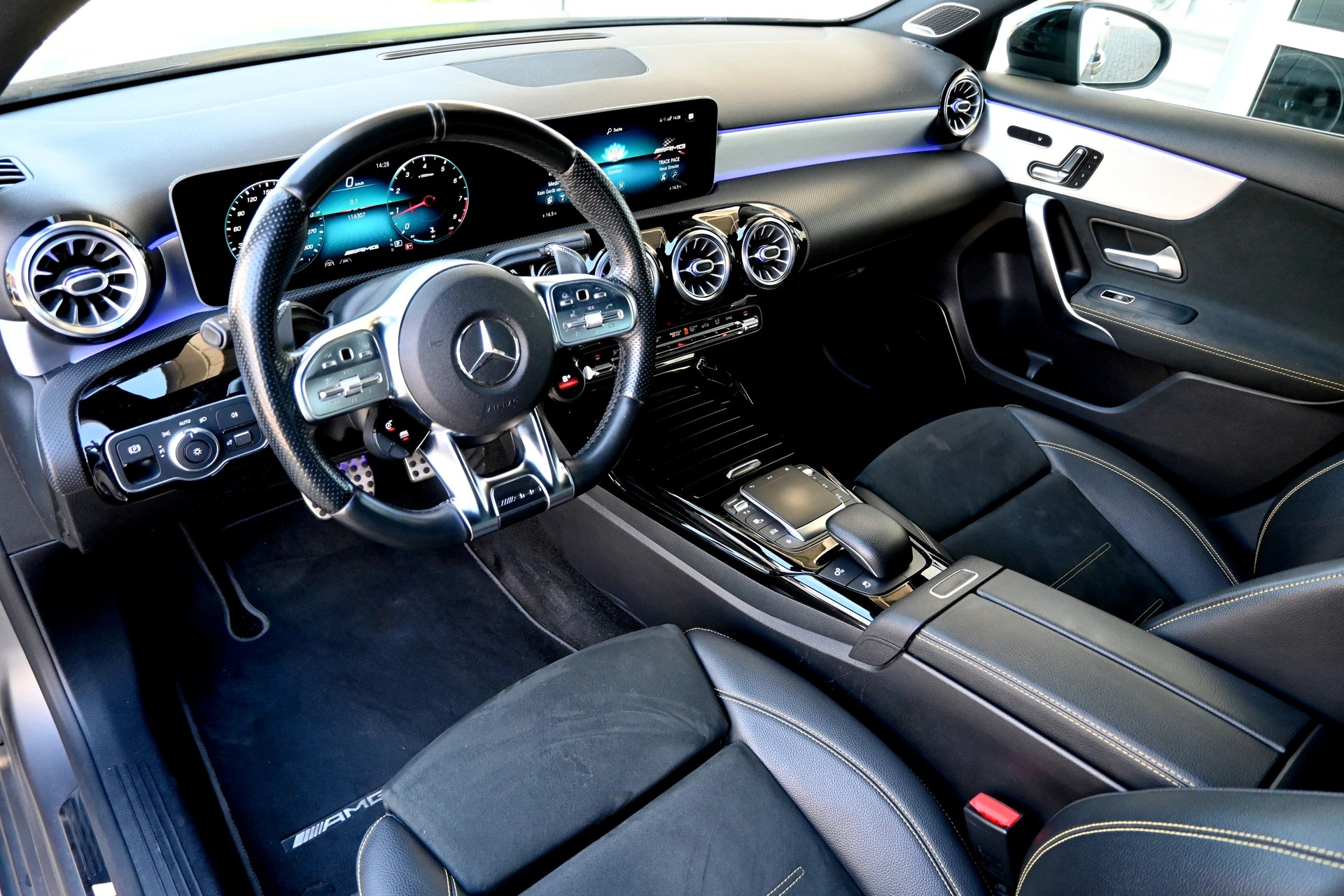 MERCEDES-BENZ A 45 S AMG 4Matic+ Speedshift 422PS (CH Auto)-image-9