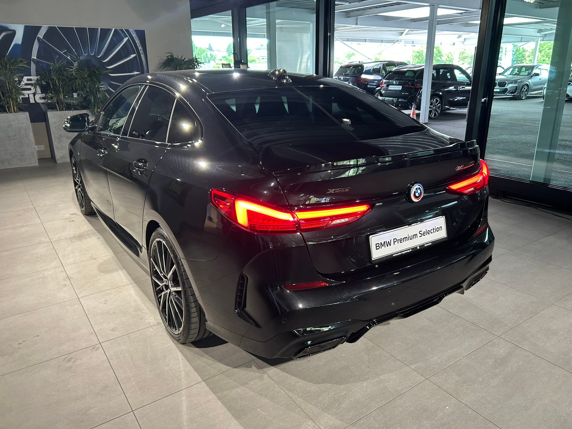 BMW M235i Gran Coupé xDrive Swiss Performance Steptronic-image-11