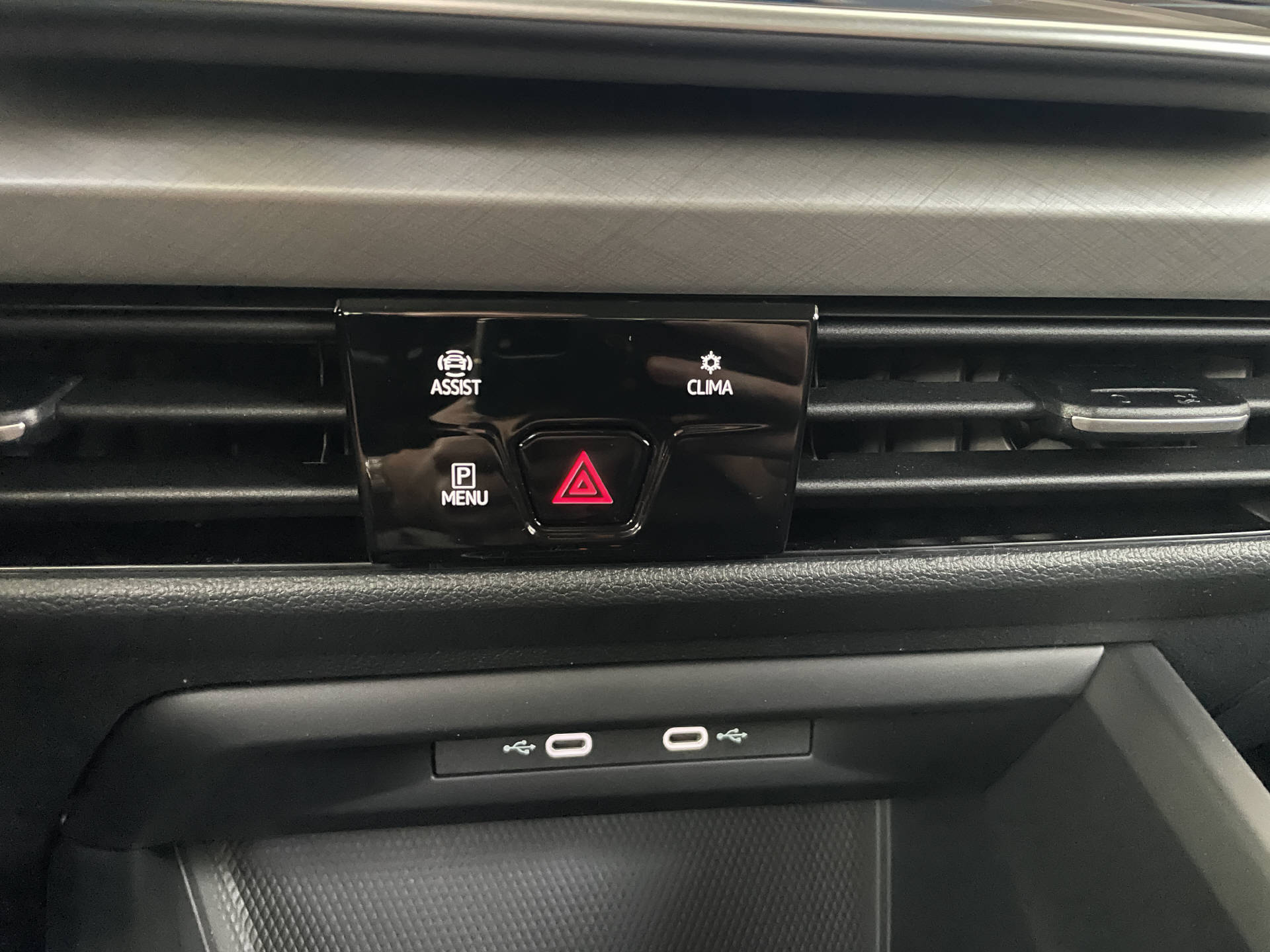 VW Golf VIII 1.5 eTSI Value DSG-image-17
