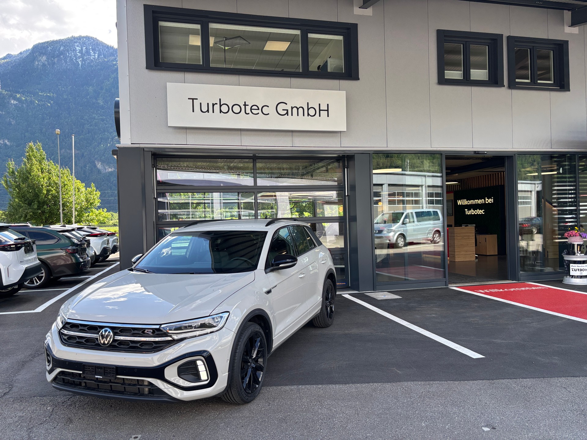 VW T-Roc 2.0 TSI R-Line DSG 4Motion-image-4