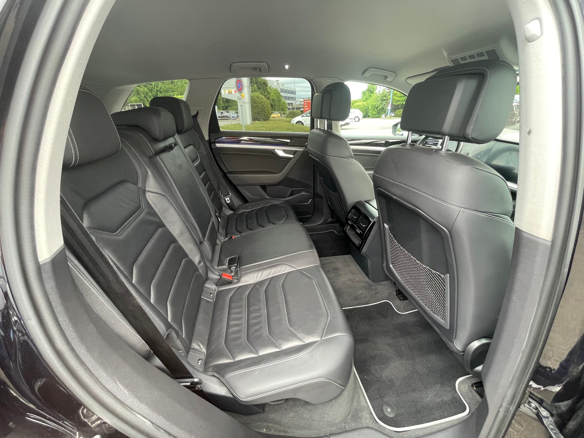 VW Touareg 3.0 TDI Elegance Tiptronic-image-5