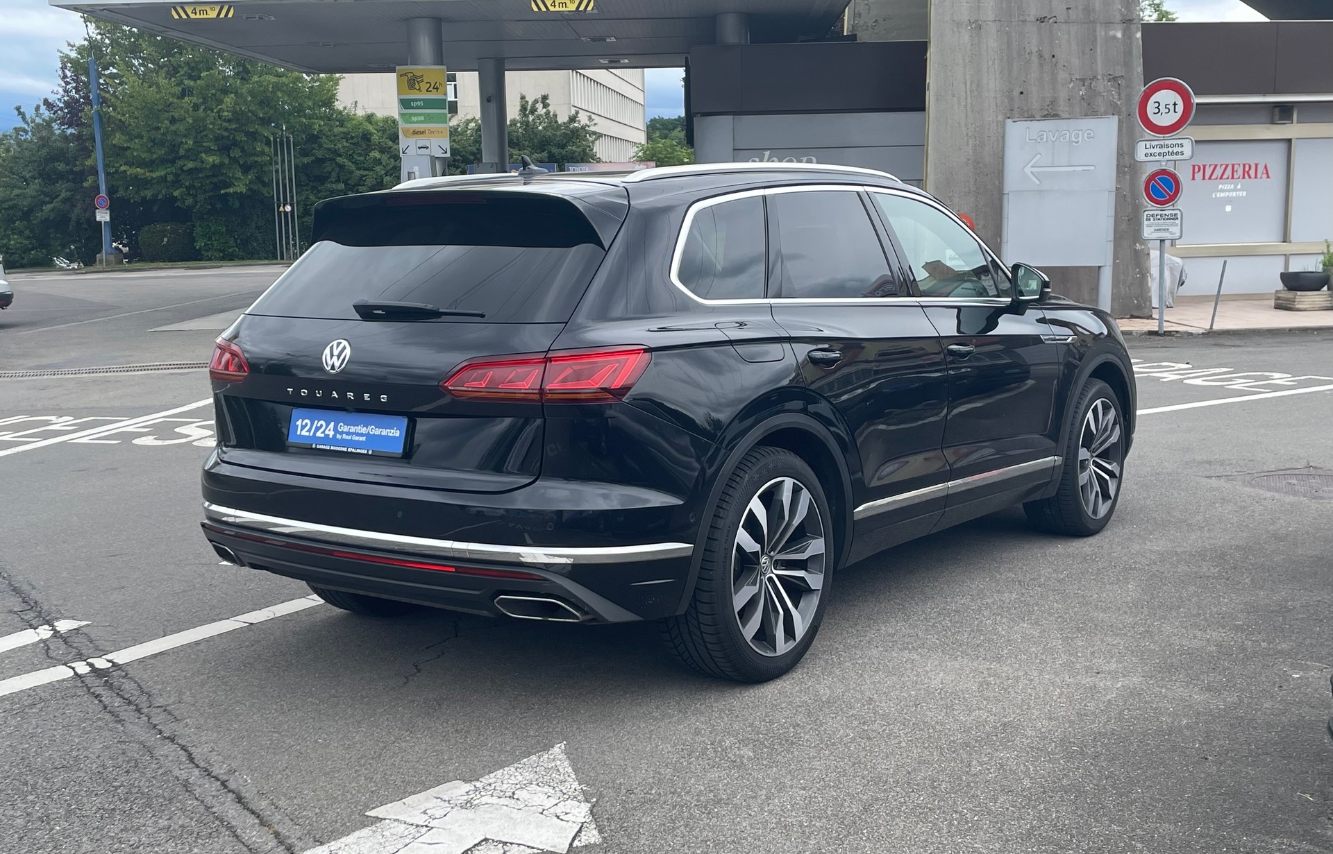VW Touareg 3.0 TDI Elegance Tiptronic-image-3