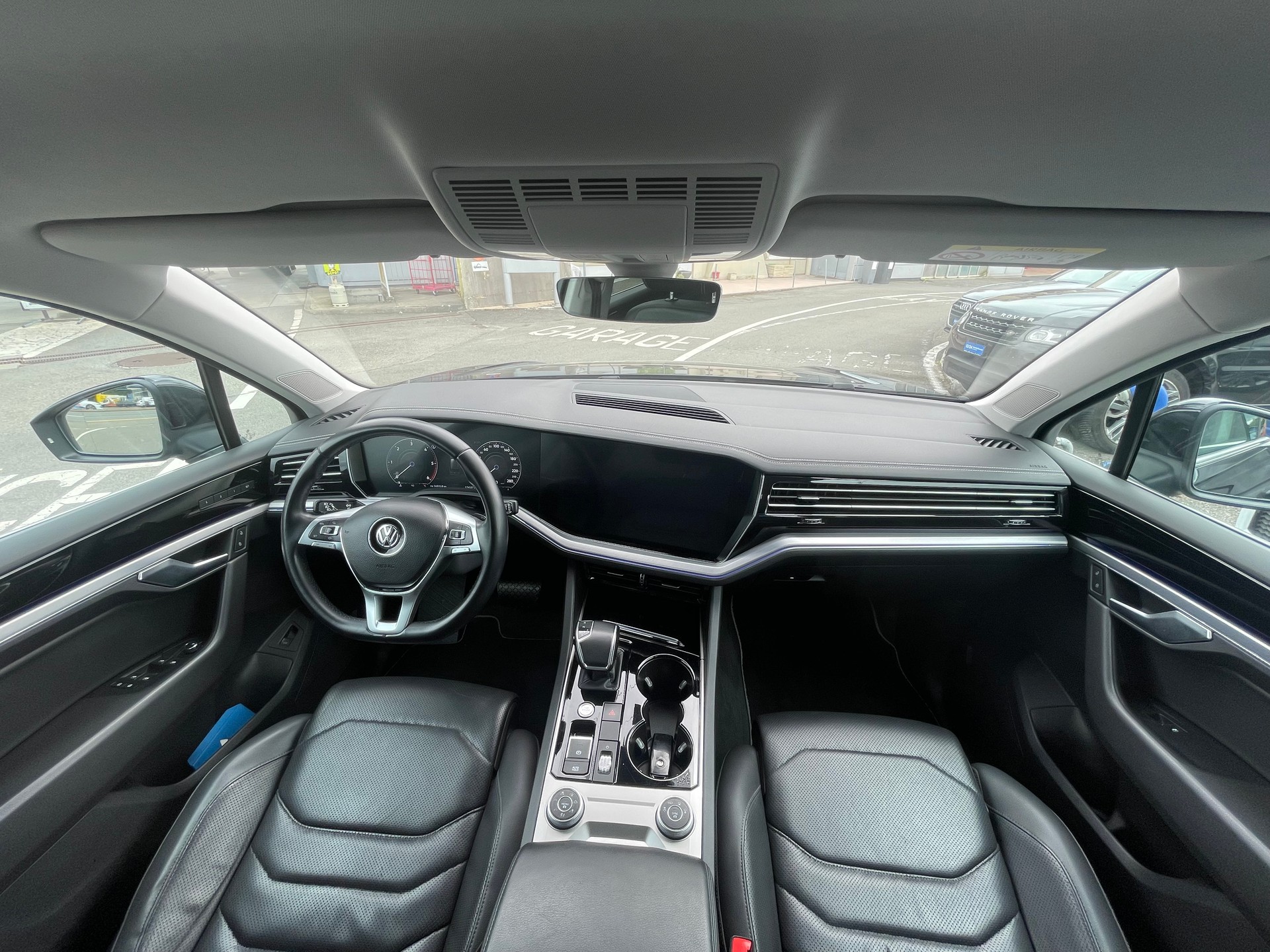 VW Touareg 3.0 TDI Elegance Tiptronic-image-6