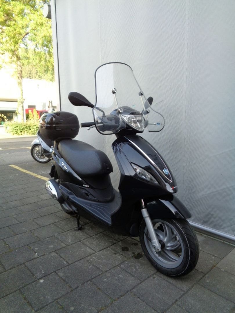 PIAGGIO FLY 125 I.E. 3V-showroom-element-2