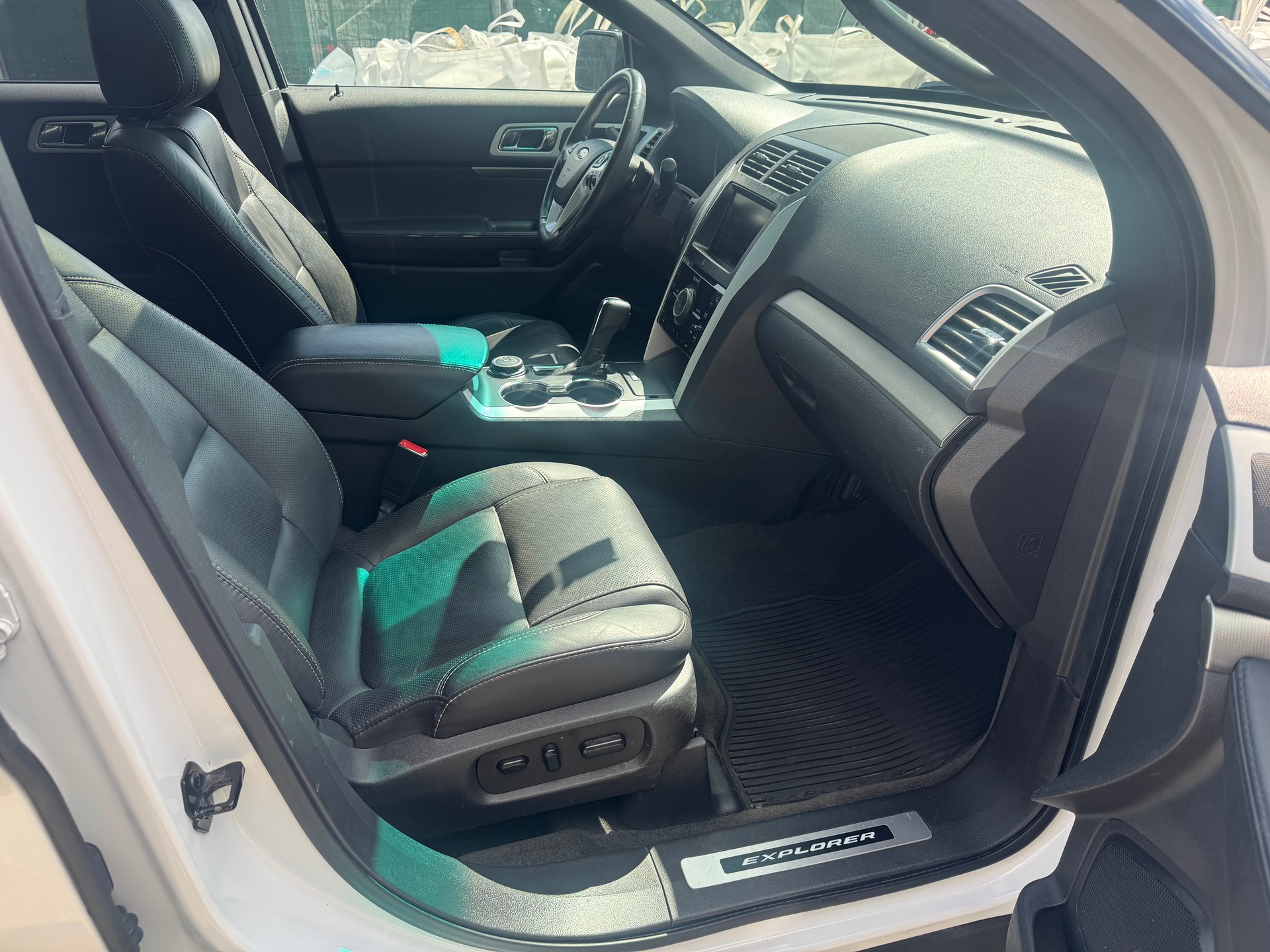 FORD EXPLORER 7 platz 370 PS-image-8