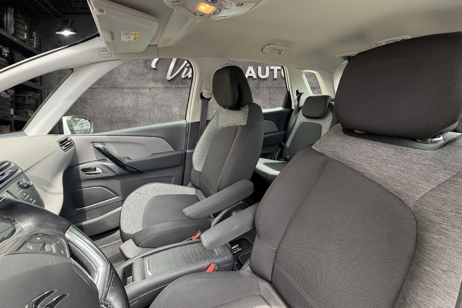 CITROEN C4 Picasso 1.6i 16V e-THP Exclusive Automatic-image-9
