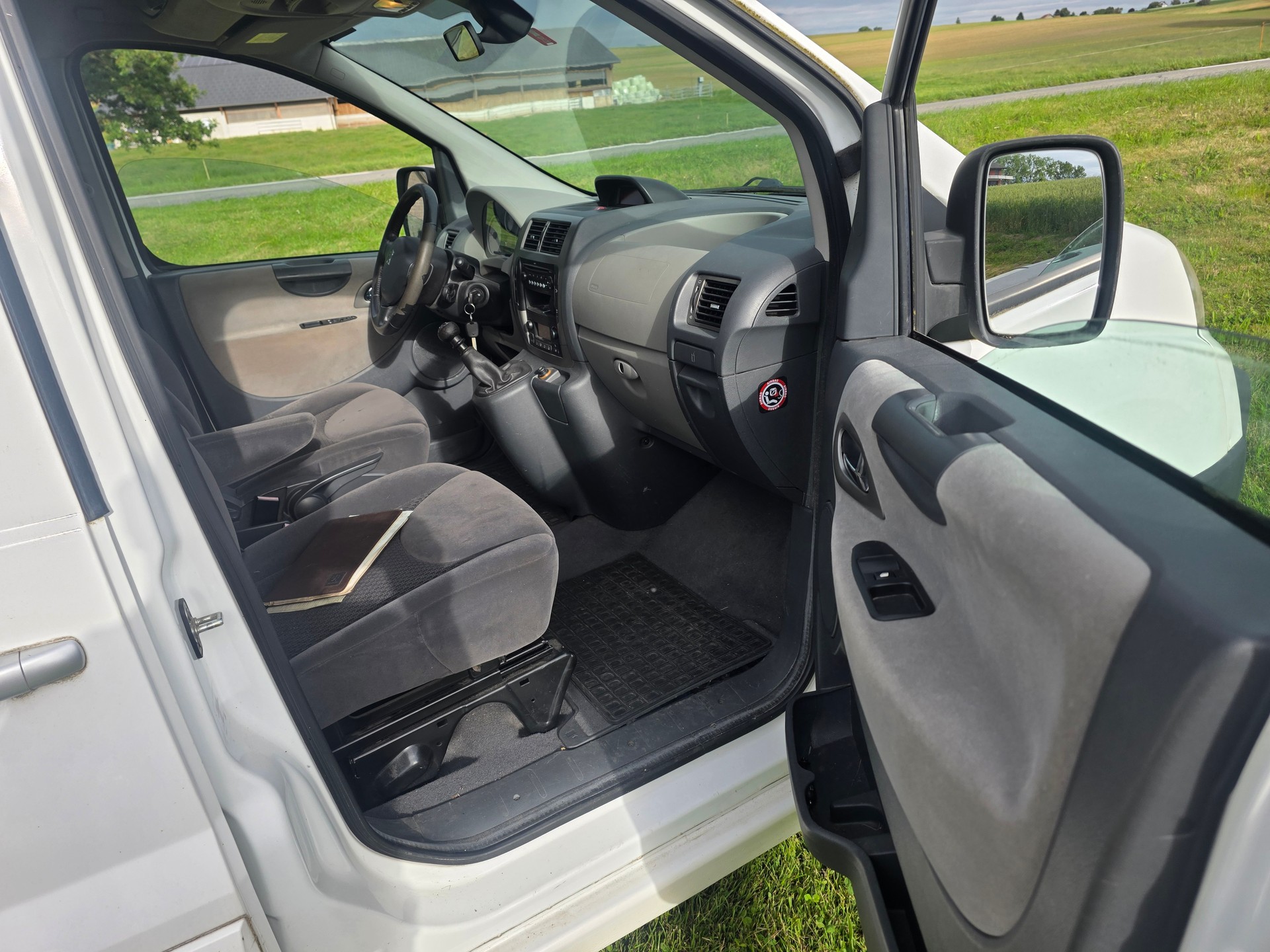 PEUGEOT Expert Tepee 2.0 HDi Confort L2-image-7