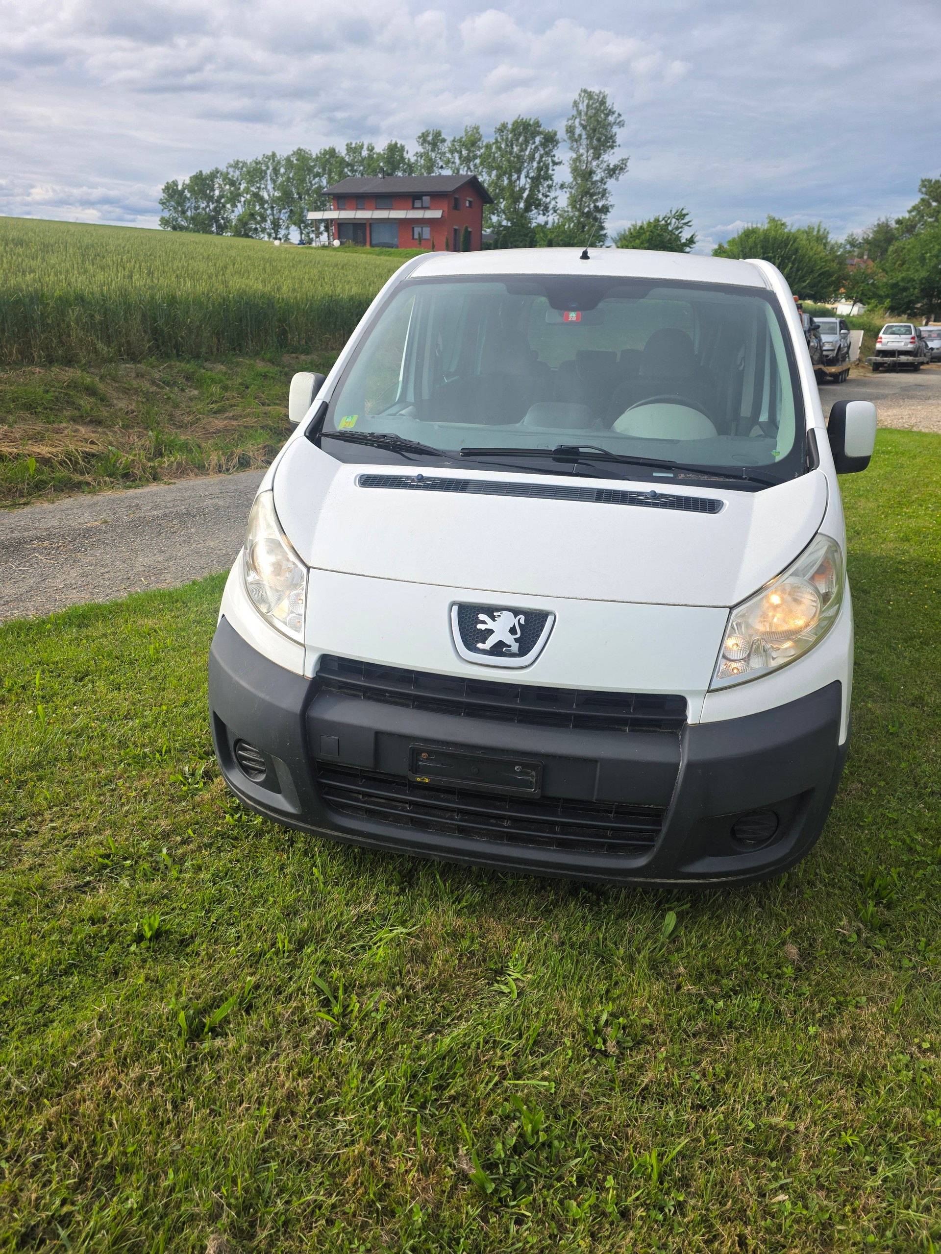 PEUGEOT Expert Tepee 2.0 HDi Confort L2-image-0
