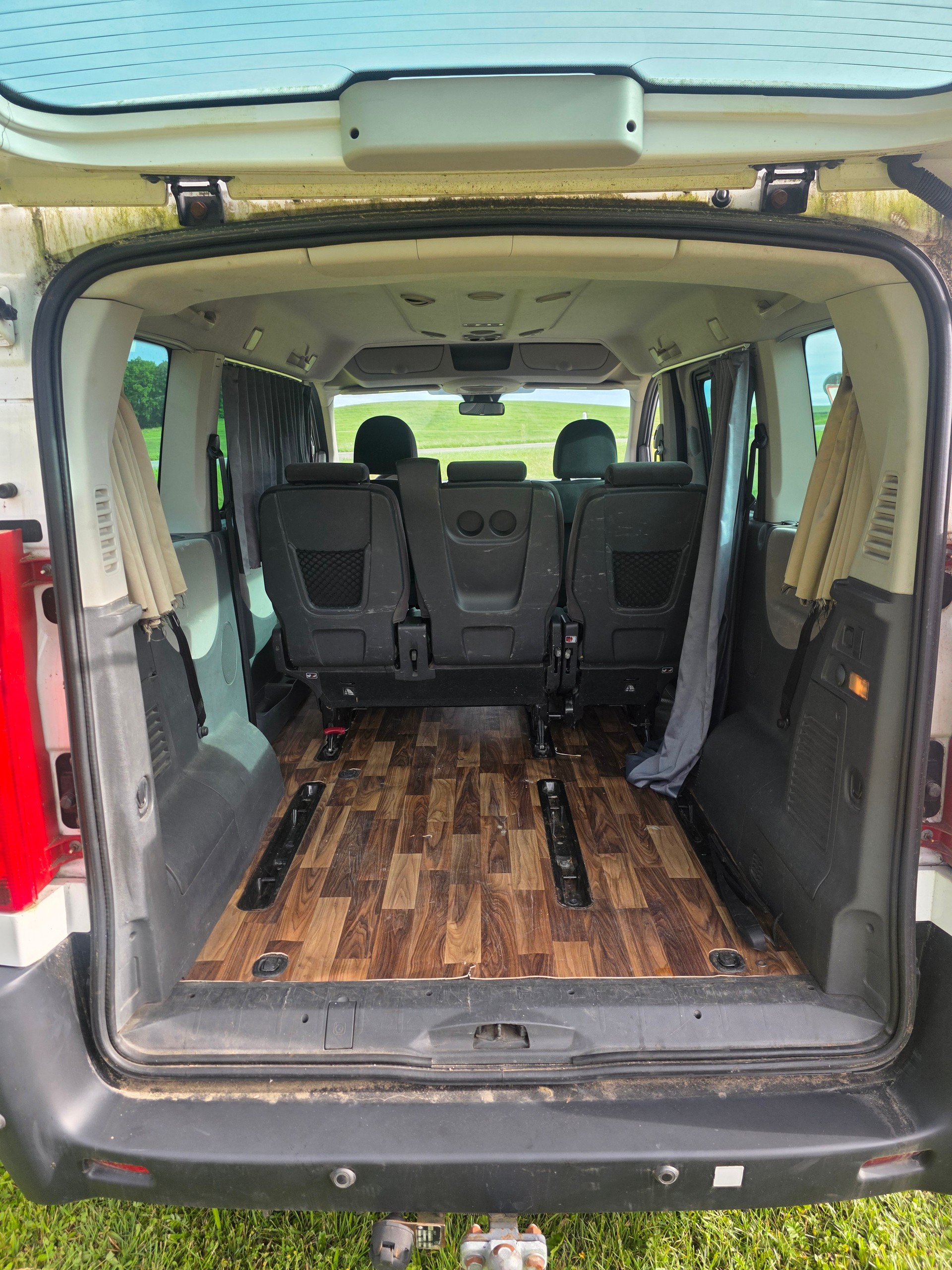 PEUGEOT Expert Tepee 2.0 HDi Confort L2-image-9