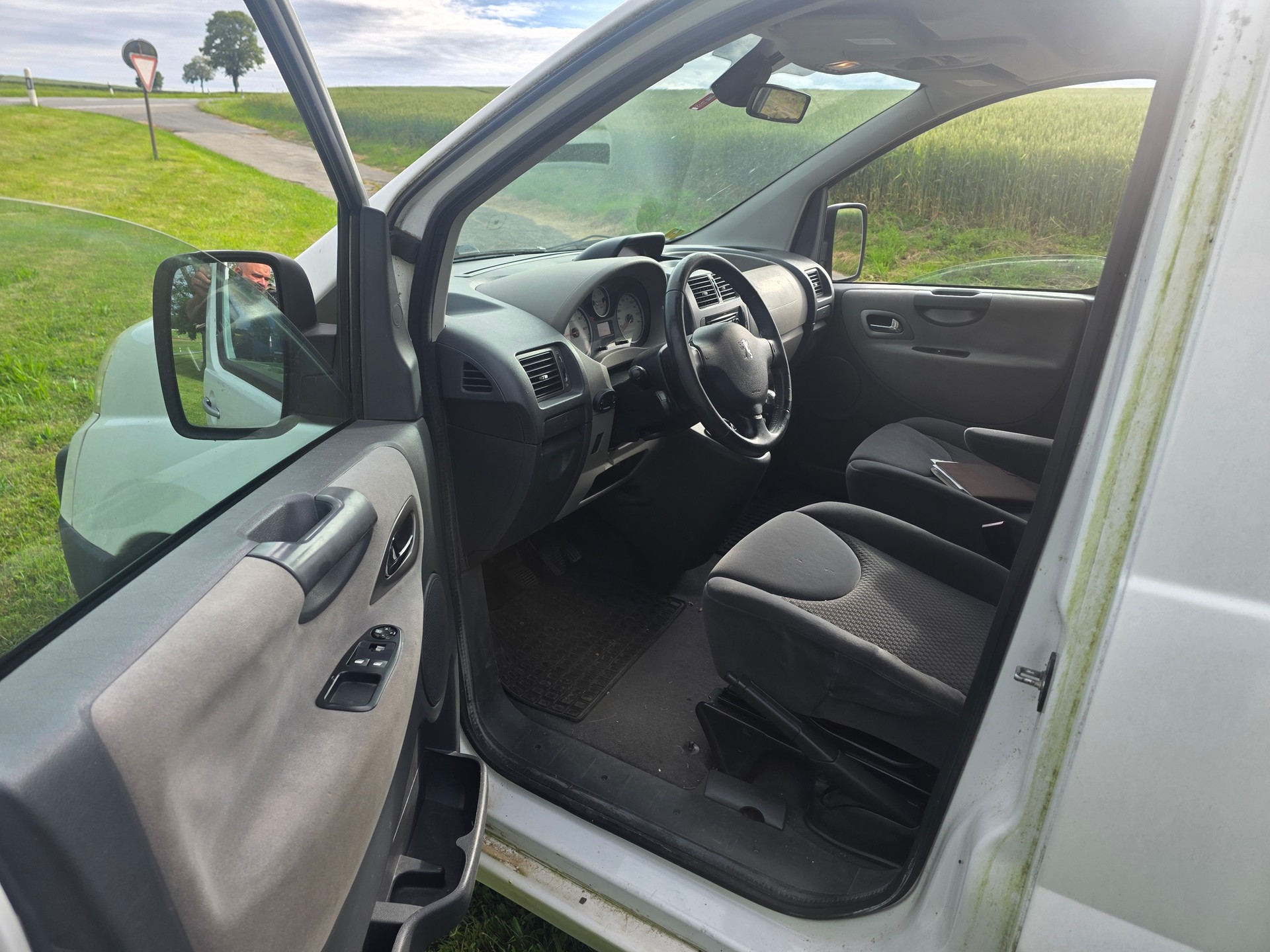 PEUGEOT Expert Tepee 2.0 HDi Confort L2-image-6