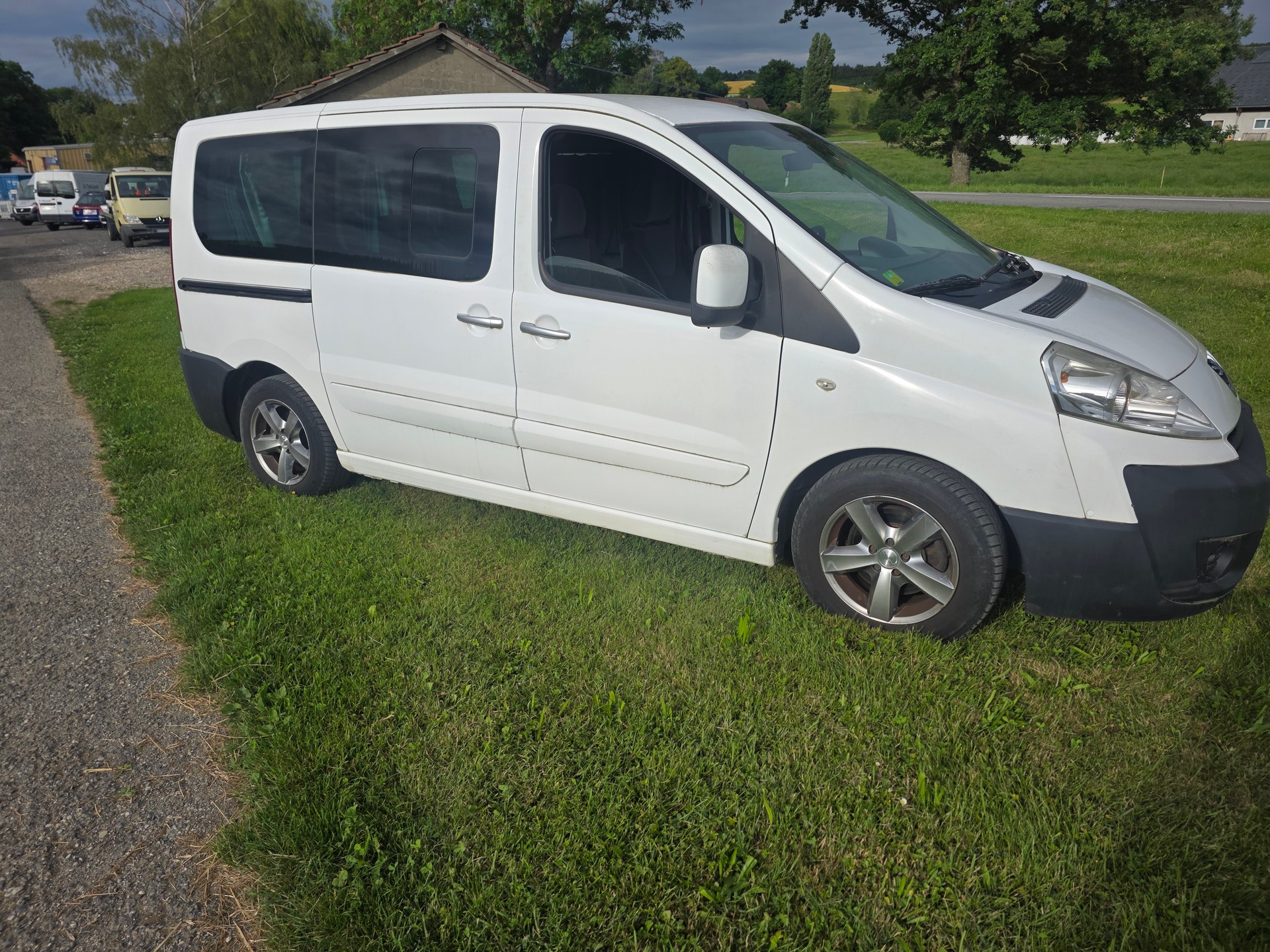 PEUGEOT Expert Tepee 2.0 HDi Confort L2-image-5