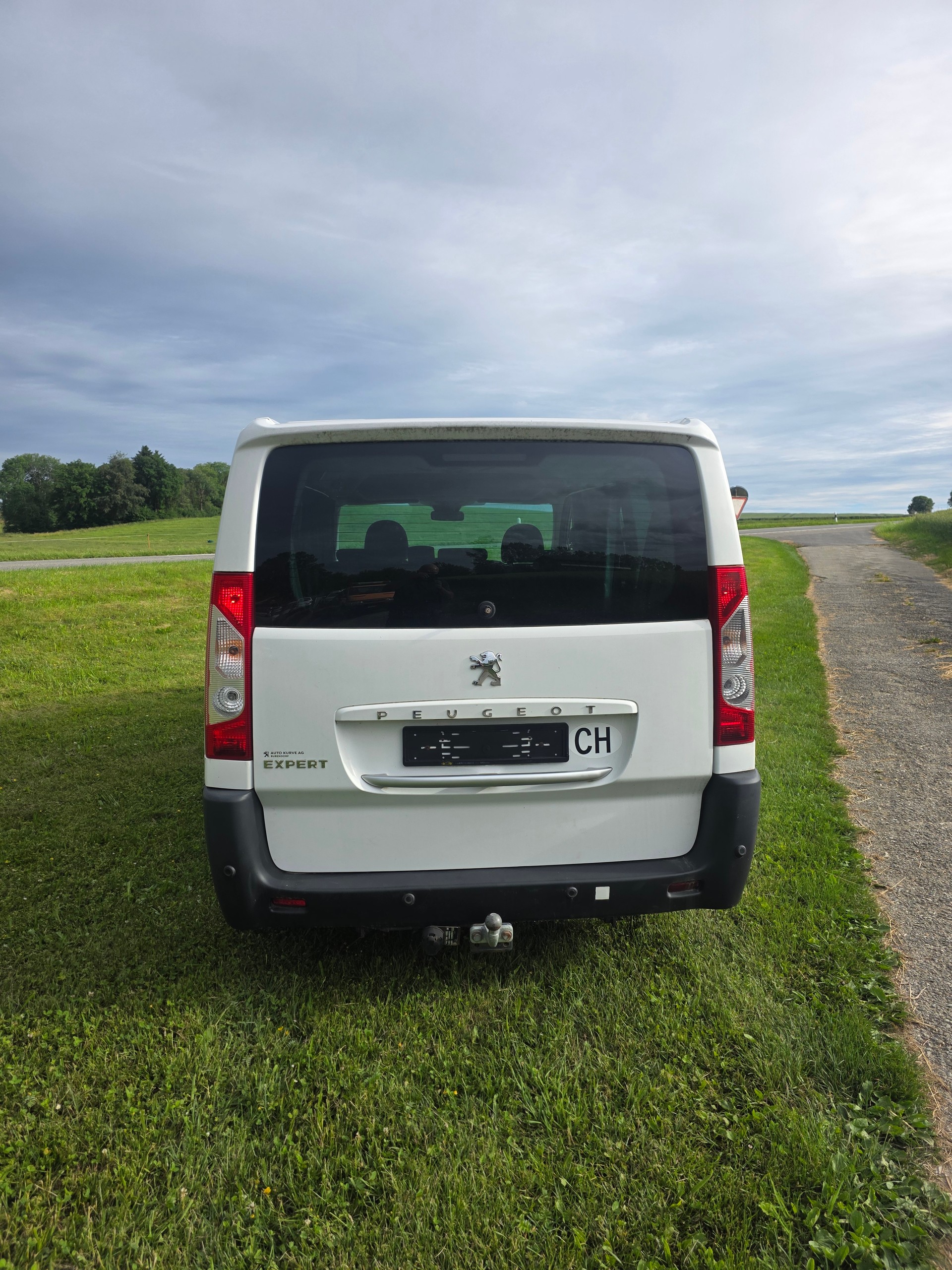 PEUGEOT Expert Tepee 2.0 HDi Confort L2-image-1