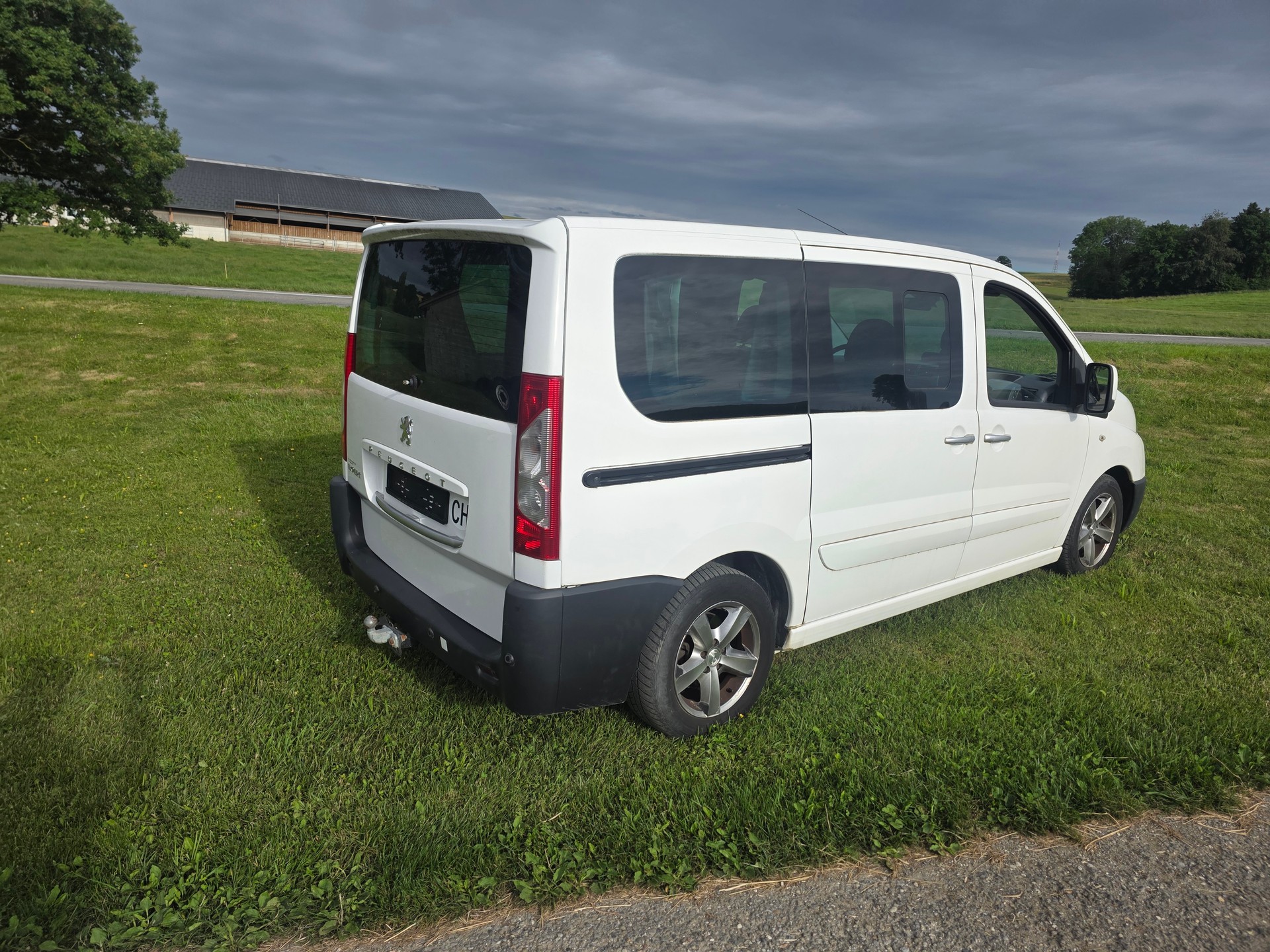 PEUGEOT Expert Tepee 2.0 HDi Confort L2-image-4