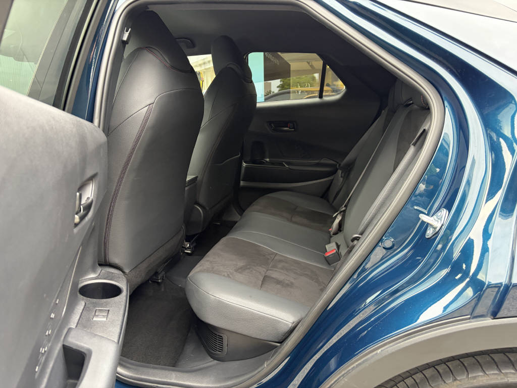 TOYOTA C-HR 2.0 PHEV GR Sport-image-10