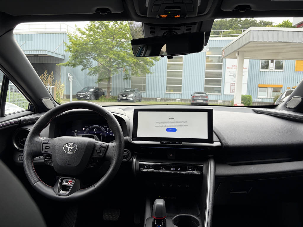 TOYOTA C-HR 2.0 PHEV GR Sport-image-9