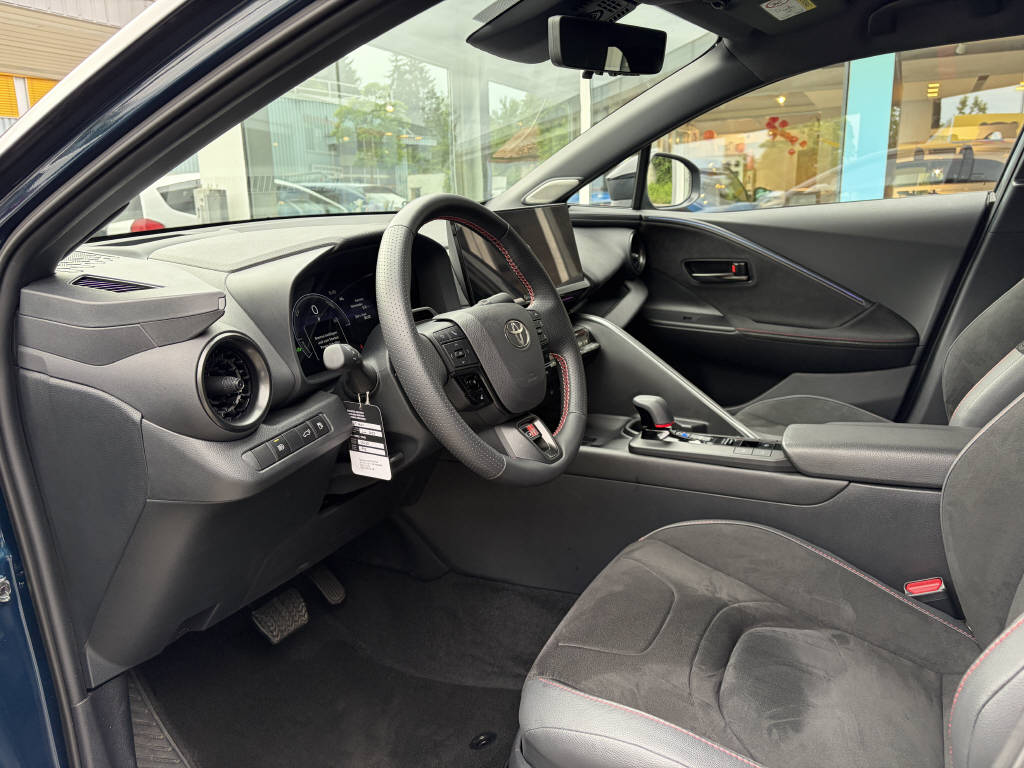 TOYOTA C-HR 2.0 PHEV GR Sport-image-8