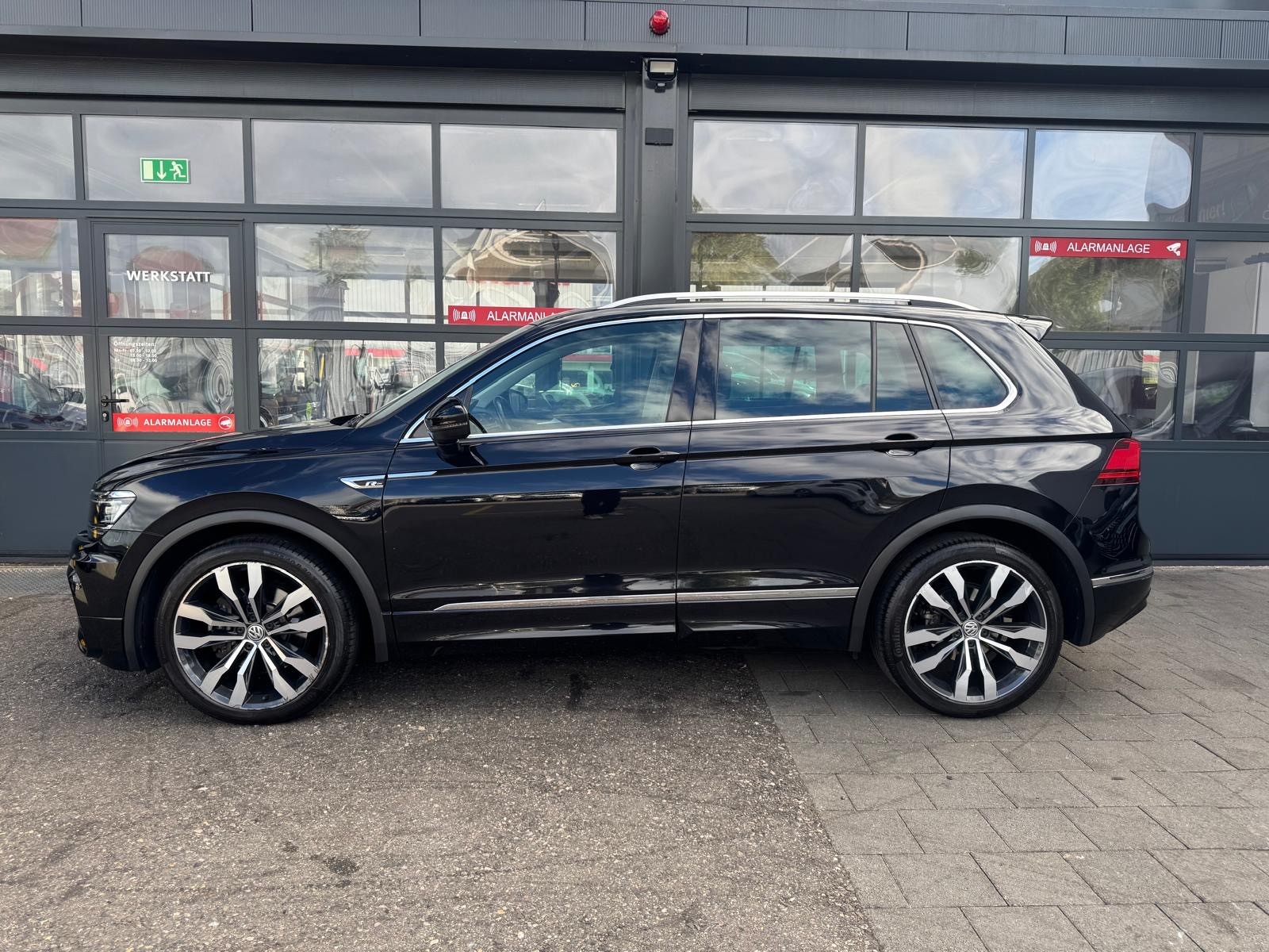 VW Tiguan 2.0 TDI SCR Highline 4Motion DSG-image-3