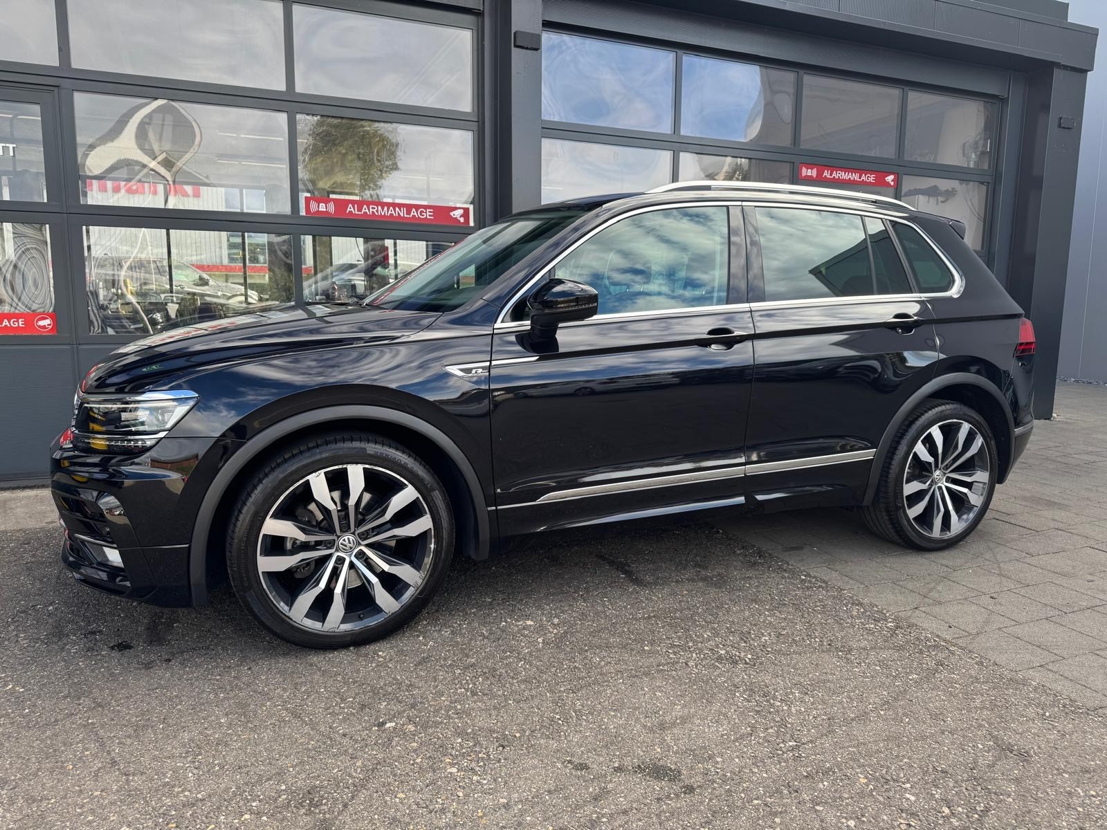 VW Tiguan 2.0 TDI SCR Highline 4Motion DSG-image-2