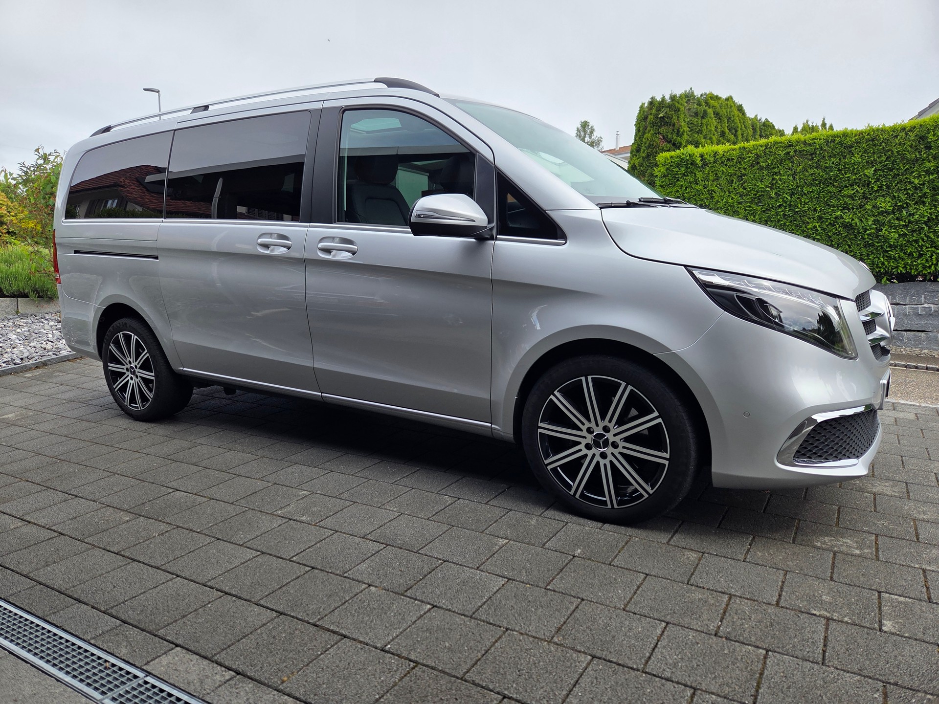 MERCEDES-BENZ V 250 d Avantgarde lang-image-1