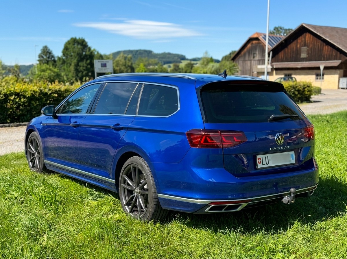 VW Passat Variant Elegance 2.0 TDI SCR 4MOTION 147KW 7-GANG DSG, Panorama Dach, Standheizung-image-1