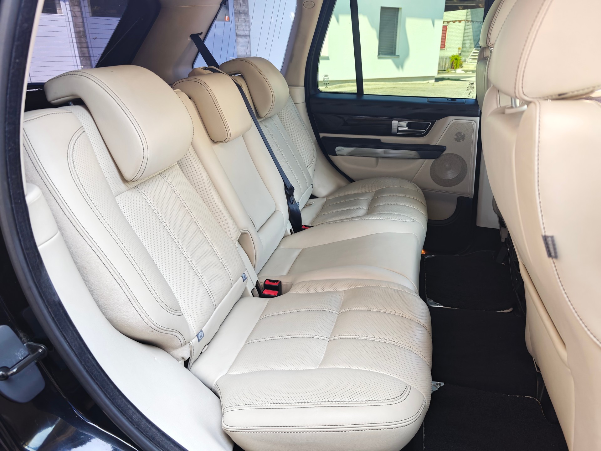LAND ROVER Range Rover Sport 3.0 TDV6 Silverstone Limited Edition-image-11