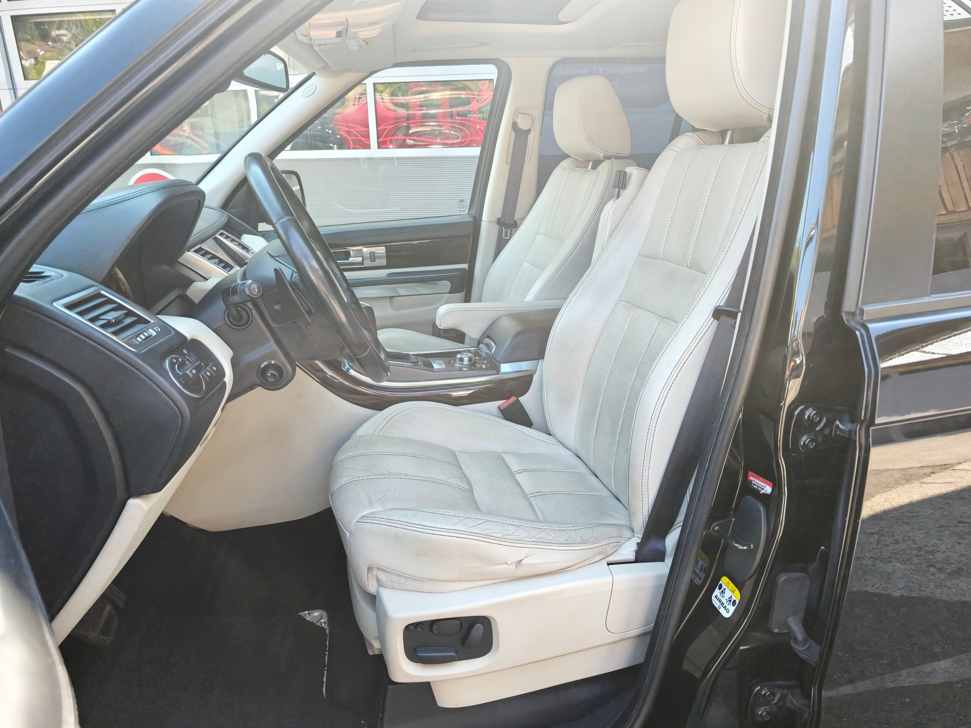LAND ROVER Range Rover Sport 3.0 TDV6 Silverstone Limited Edition-image-8