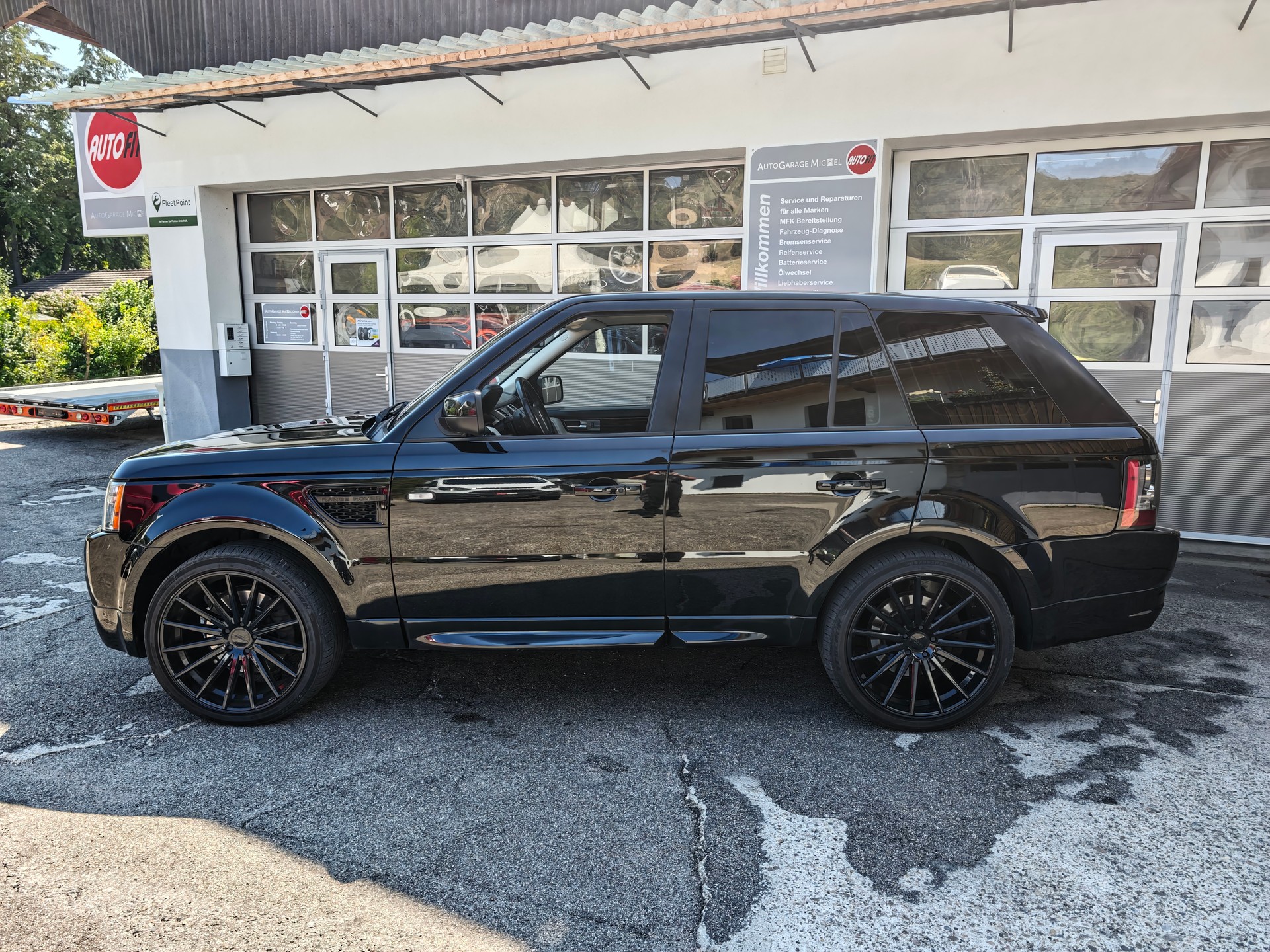 LAND ROVER Range Rover Sport 3.0 TDV6 Silverstone Limited Edition-image-19