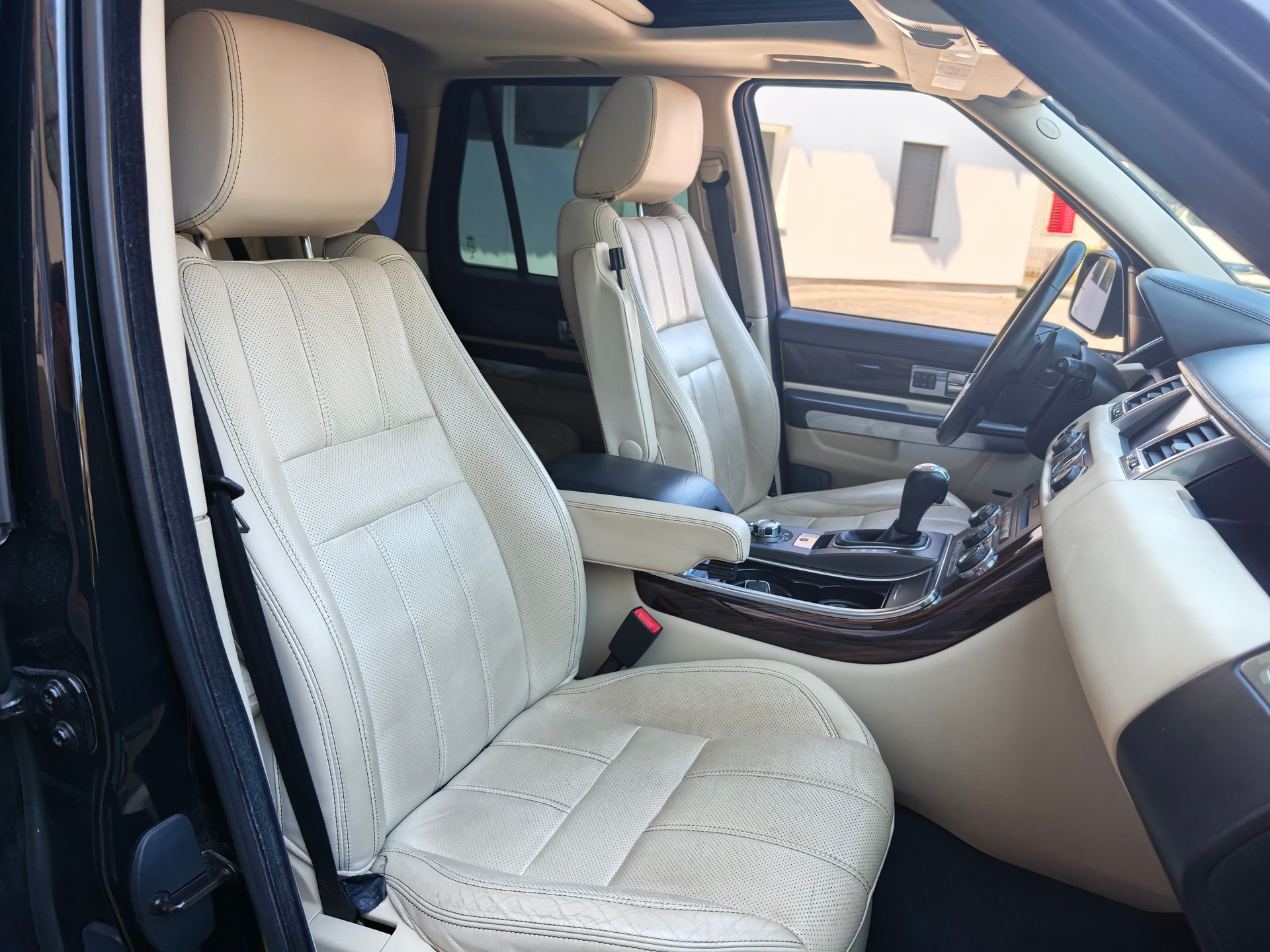 LAND ROVER Range Rover Sport 3.0 TDV6 Silverstone Limited Edition-image-10