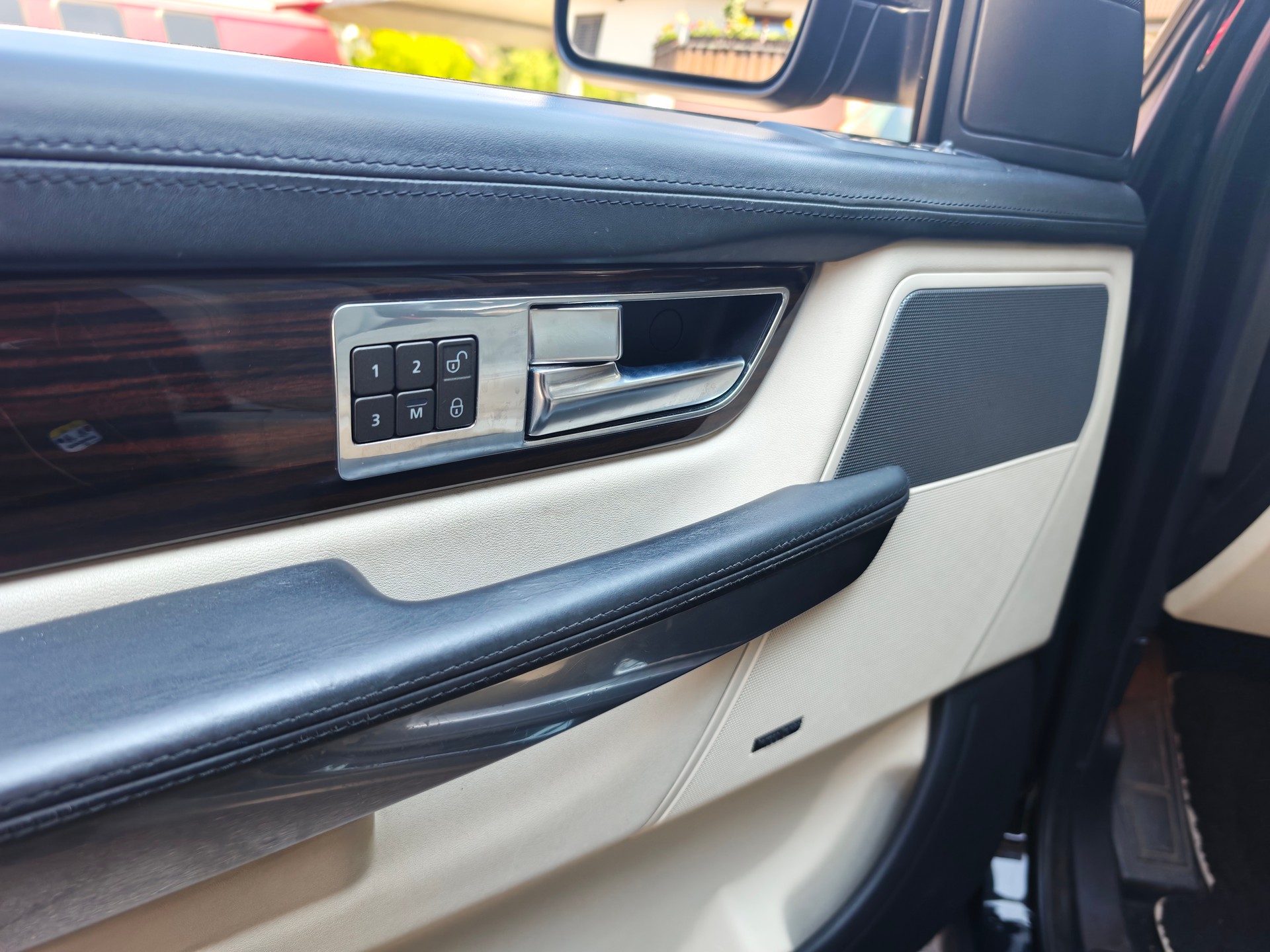 LAND ROVER Range Rover Sport 3.0 TDV6 Silverstone Limited Edition-image-9
