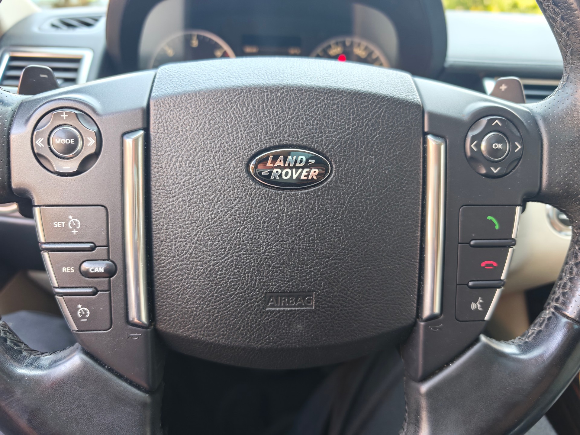 LAND ROVER Range Rover Sport 3.0 TDV6 Silverstone Limited Edition-showroom-element-3
