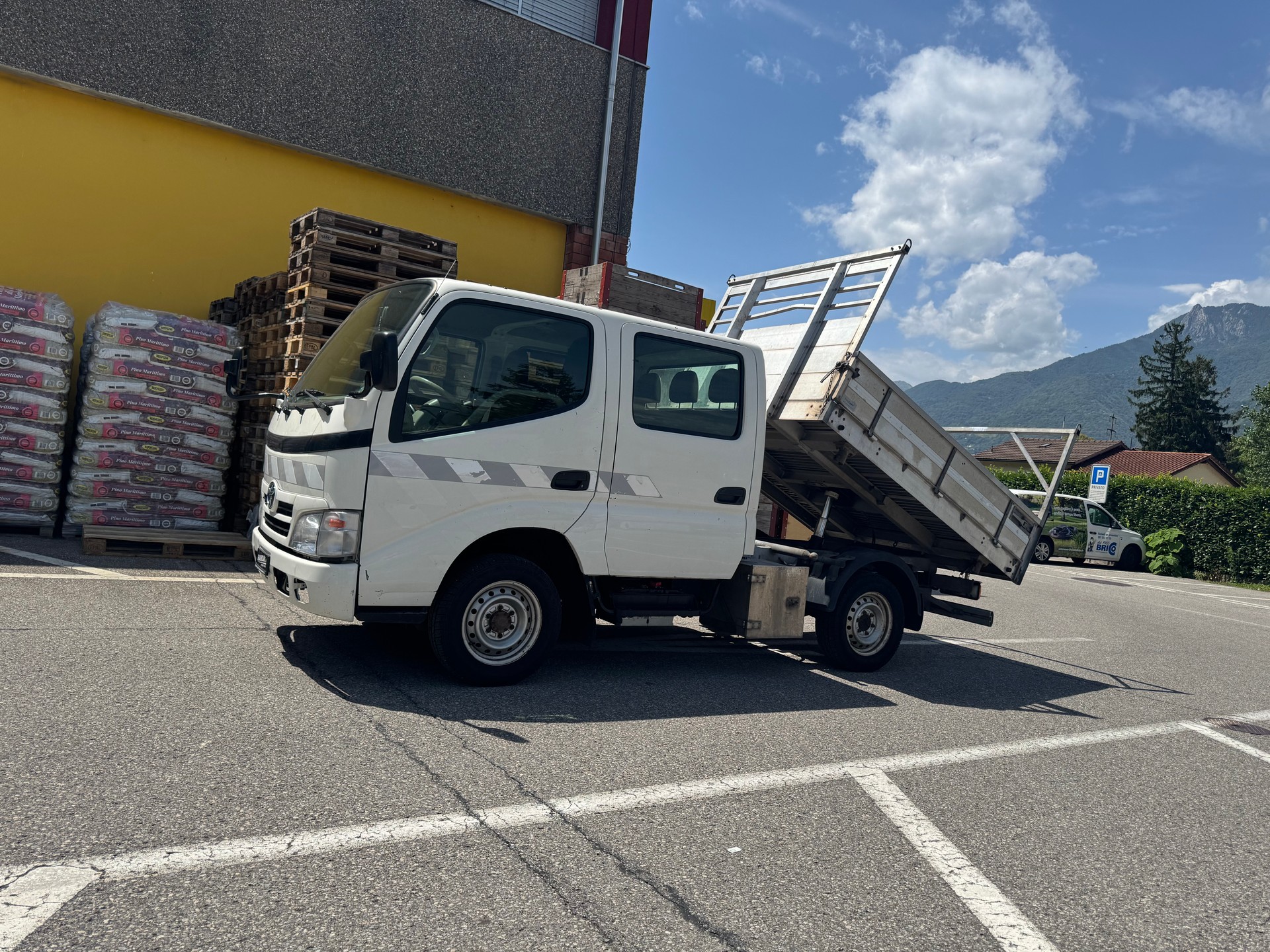 TOYOTA Dyna 150 3.0D-4D-image-1